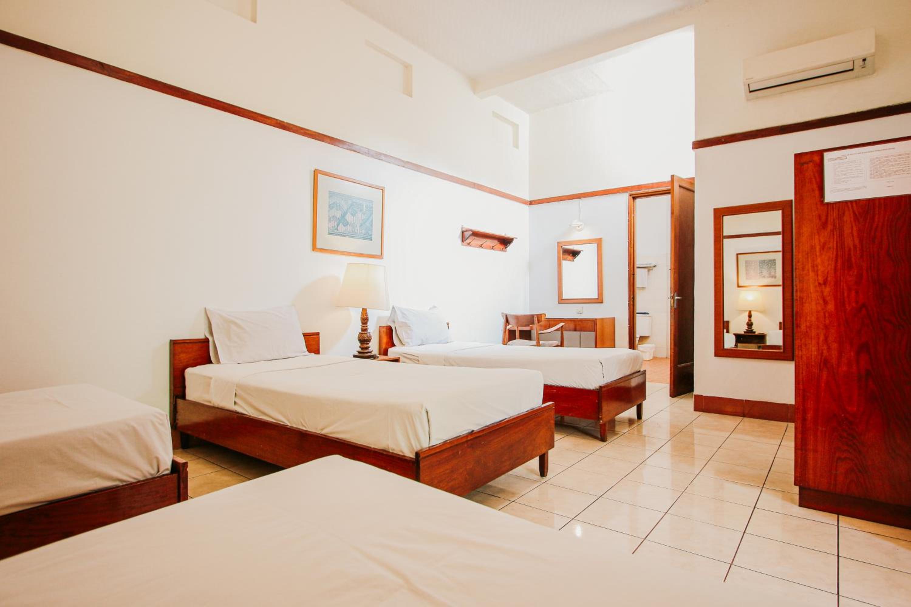 Deluxe Family Room