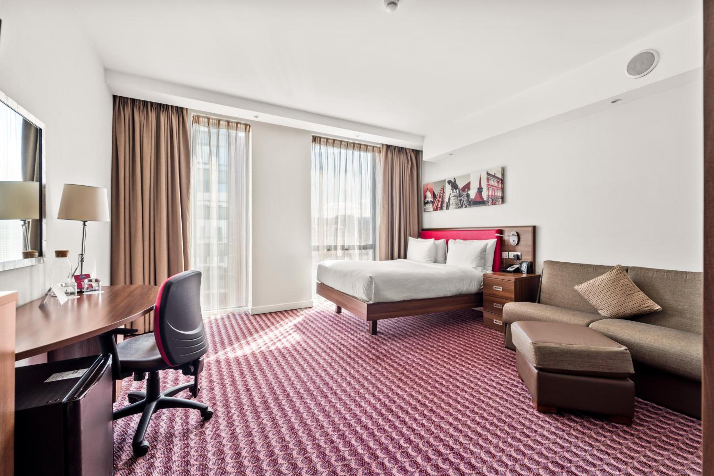 Queen Accessible Room NS - Photo 1