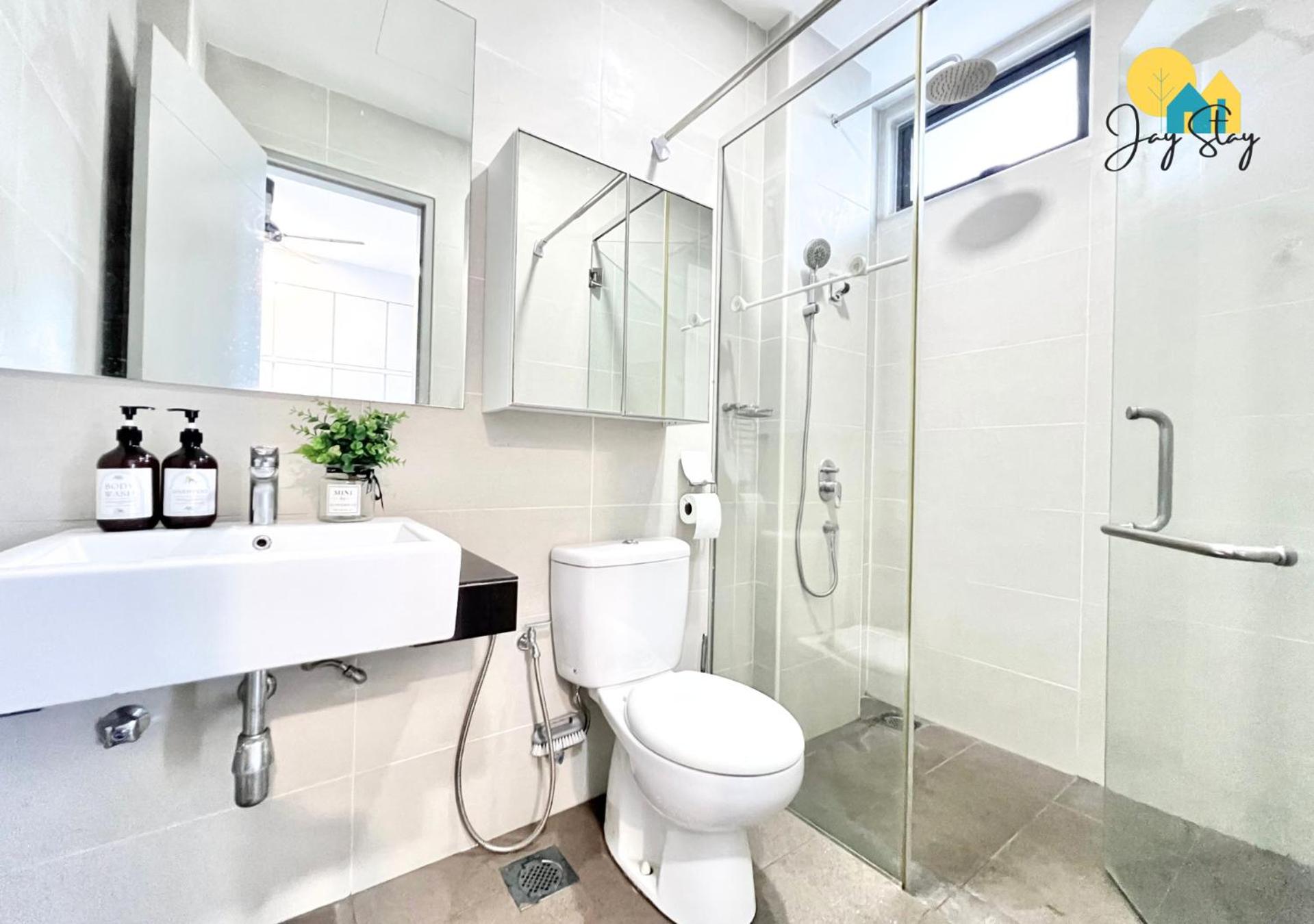 Three-Bedroom Superior Apartment - Photo 18