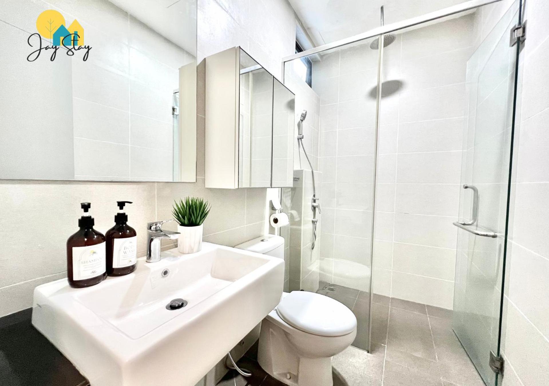 Three-Bedroom Superior Apartment - Photo 14