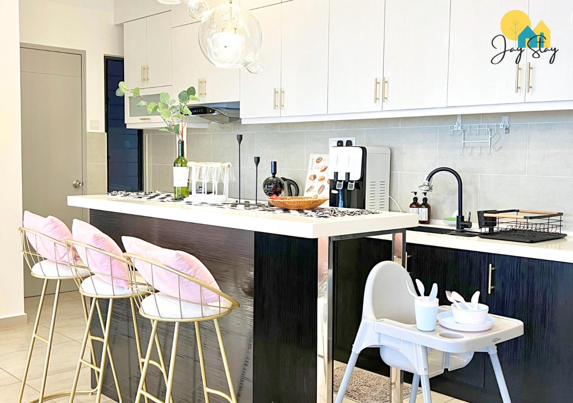 Three-Bedroom Superior Apartment - Photo 7