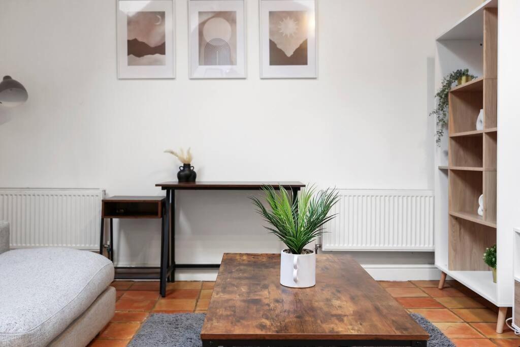 One-Bedroom Apartment photo 3