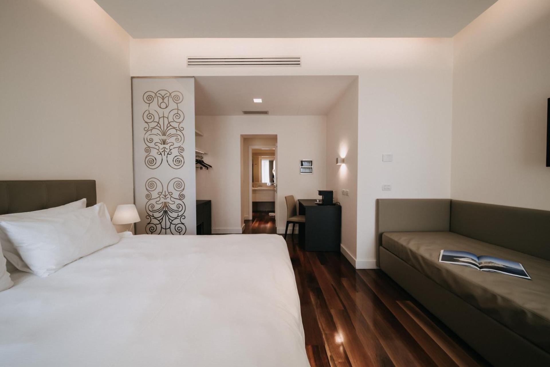 Deluxe Double Room - Photo 5