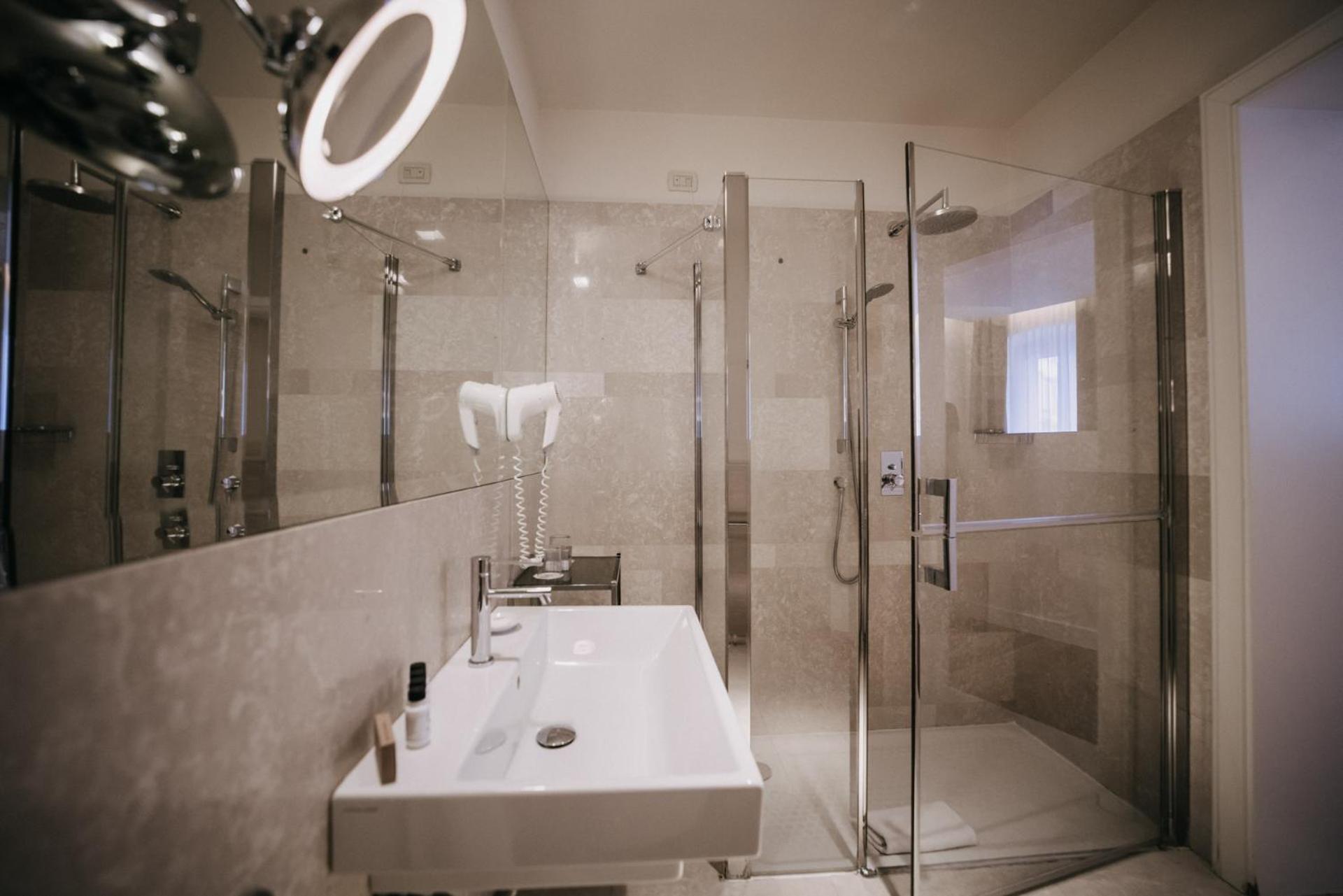 Deluxe Double Room - Photo 2