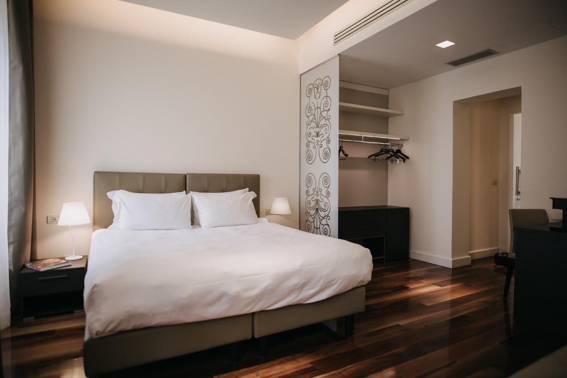 Deluxe Double Room - Photo 4