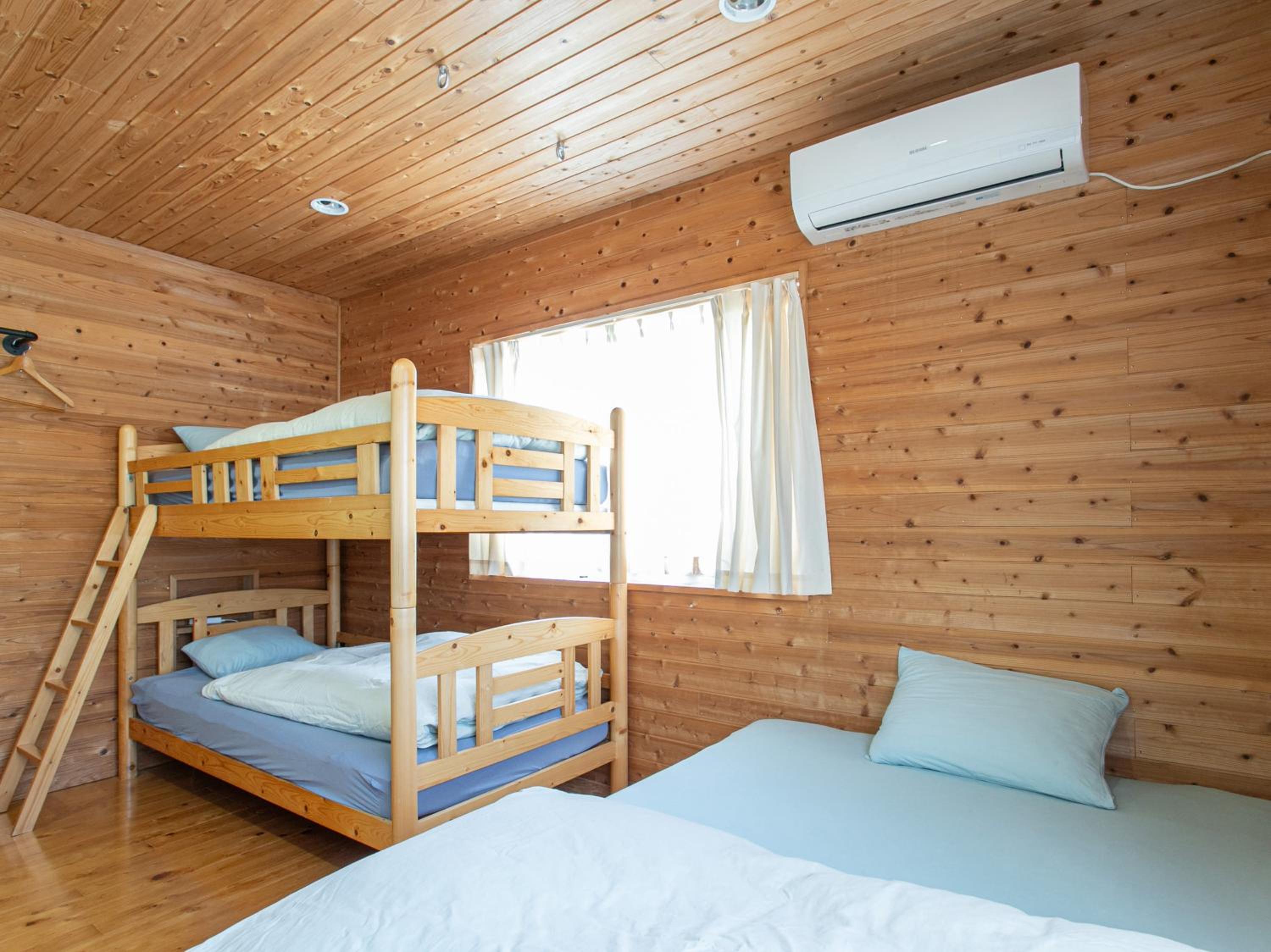 Quadruple Room with Shared Bathroom photo 3
