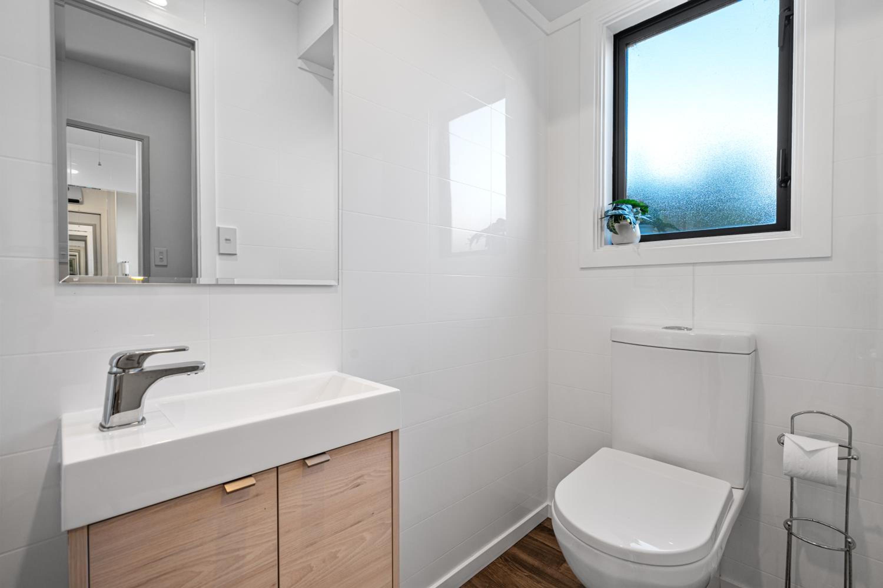 Twin Room with Private Bathroom - Photo 8