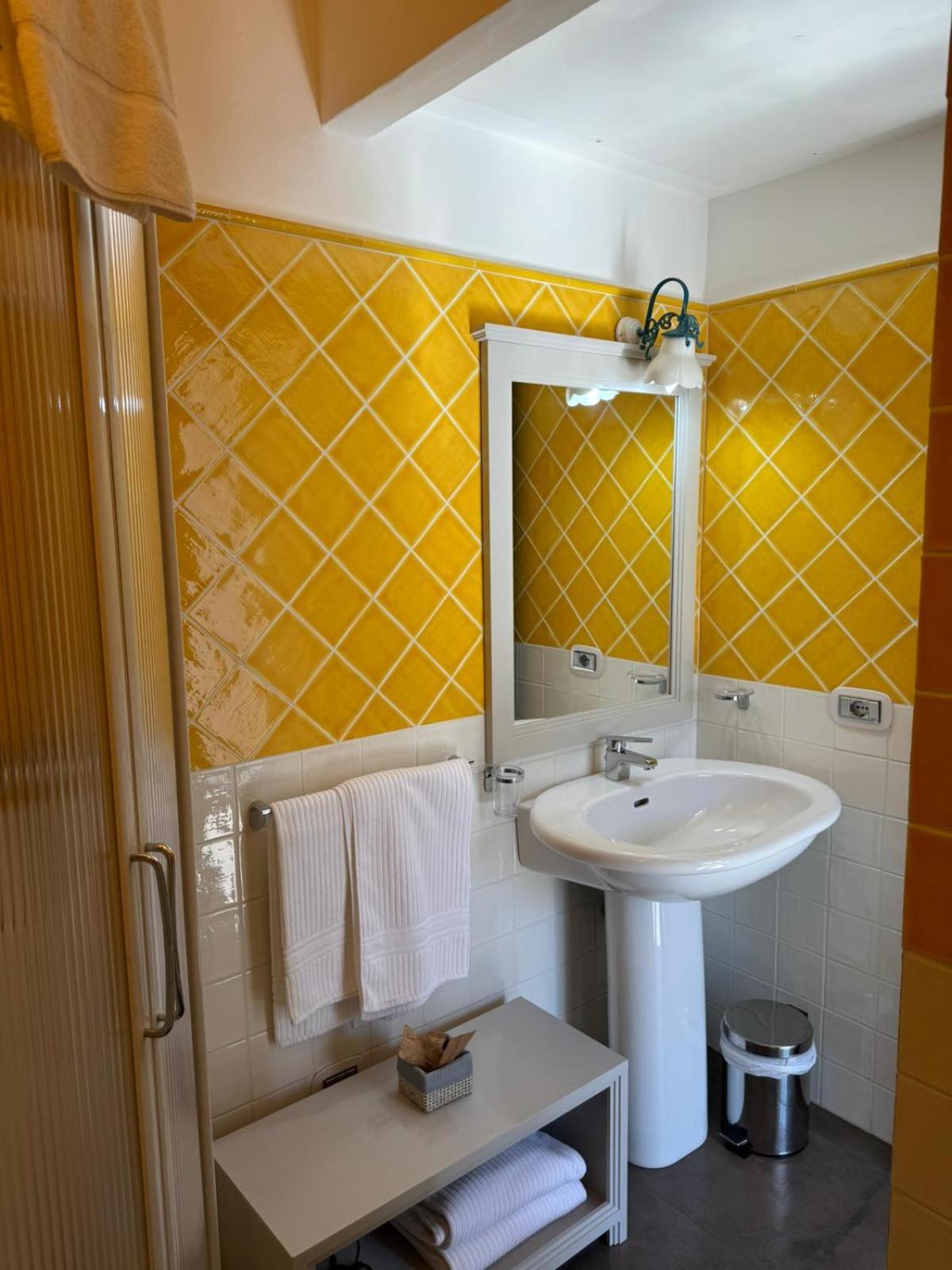 Two-Bedroom Suite - Split Level - Photo 4
