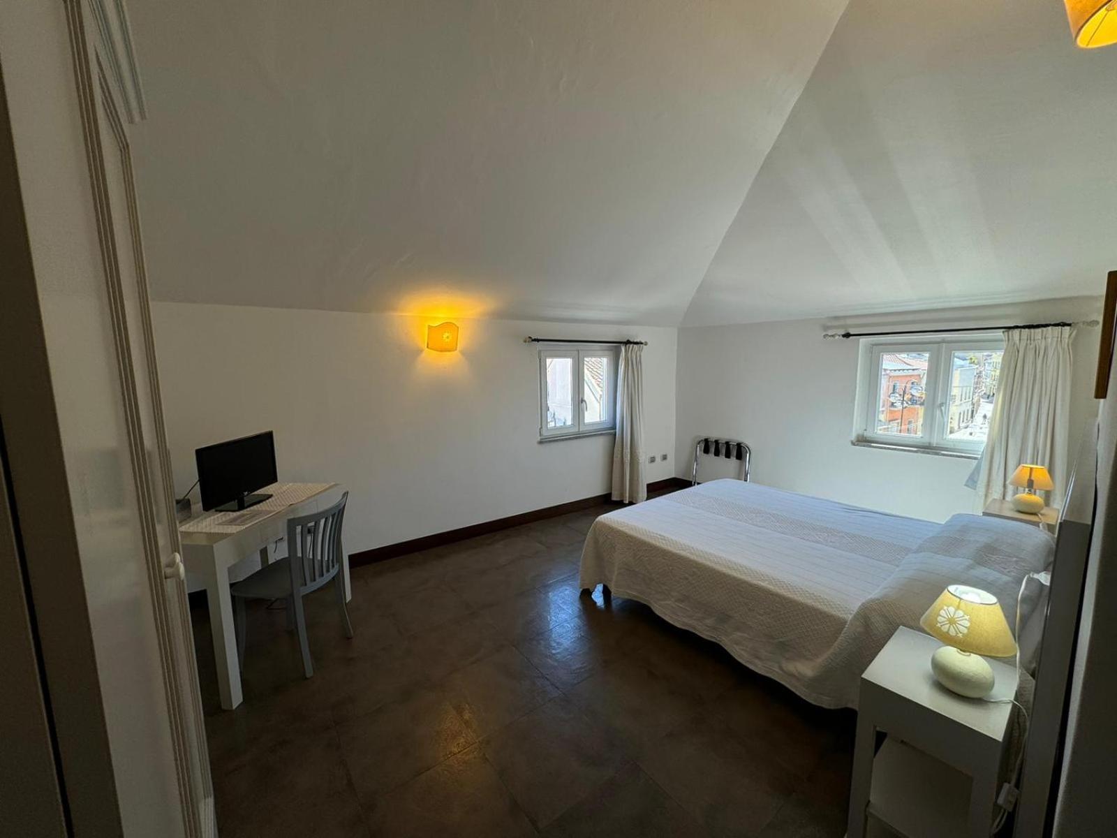 Two-Bedroom Suite - Split Level - Photo 3
