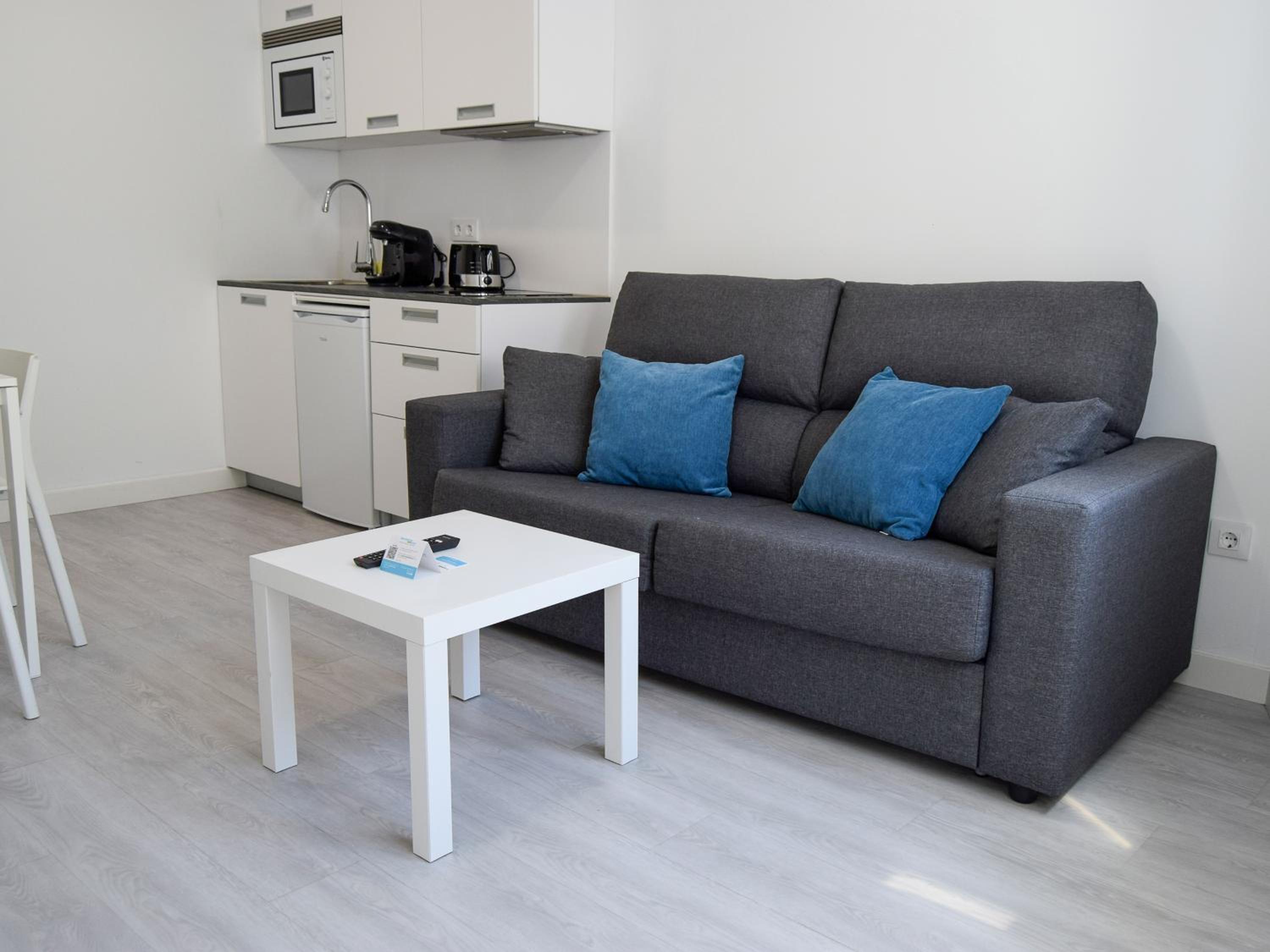 One-Bedroom Apartment - Photo 9