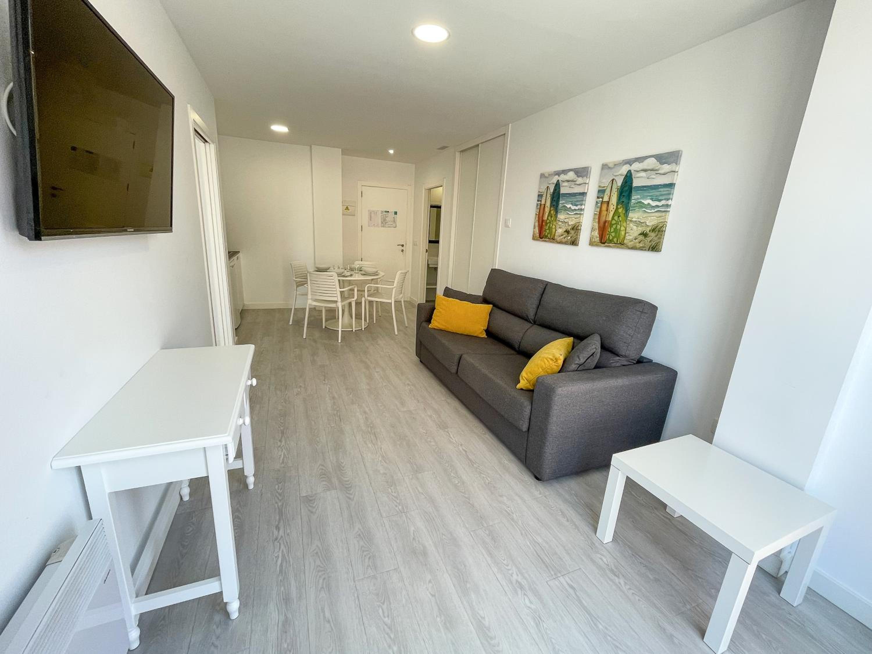 One-Bedroom Apartment - Photo 11