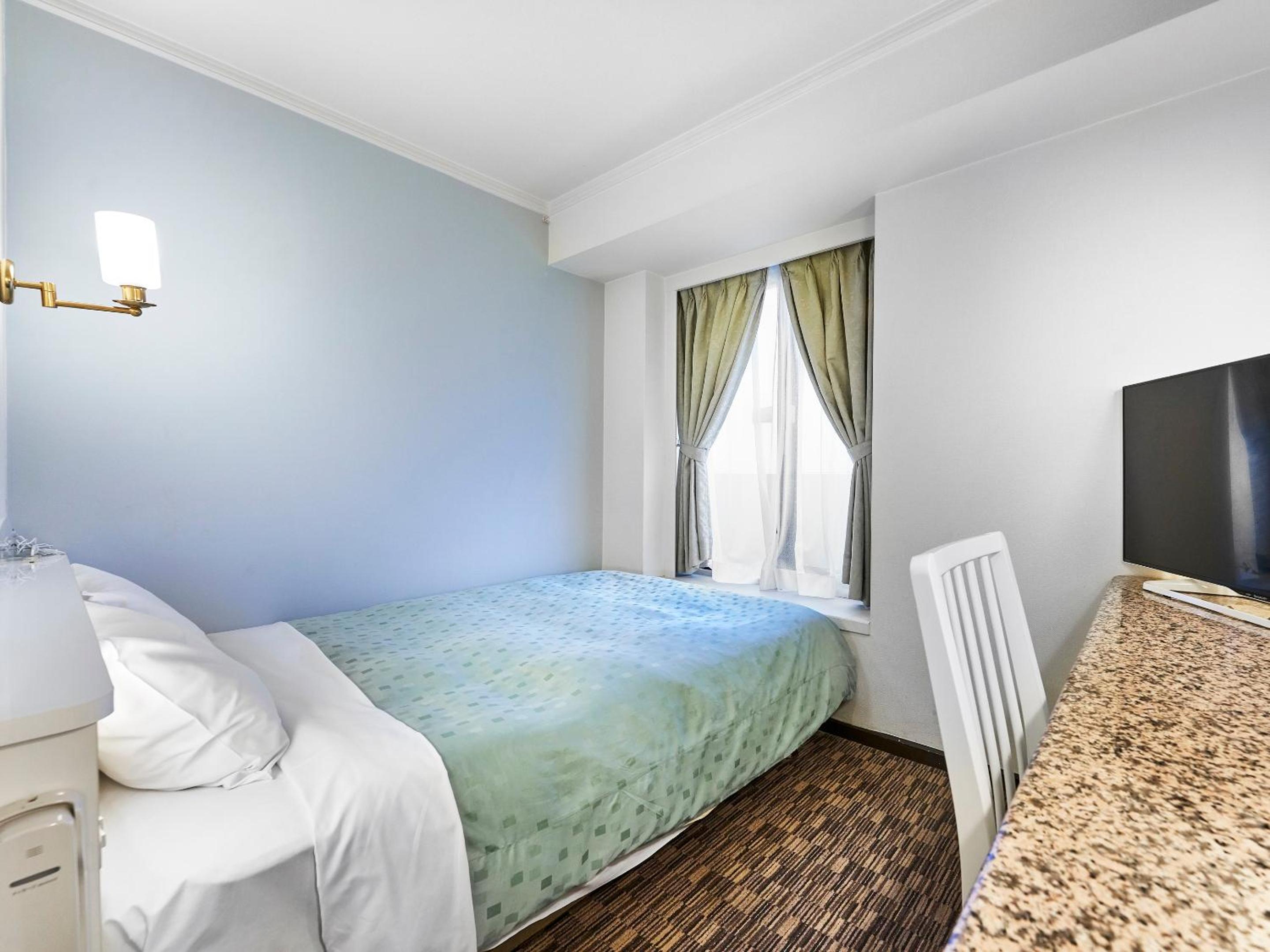 Double Room - Smoking - Photo 9