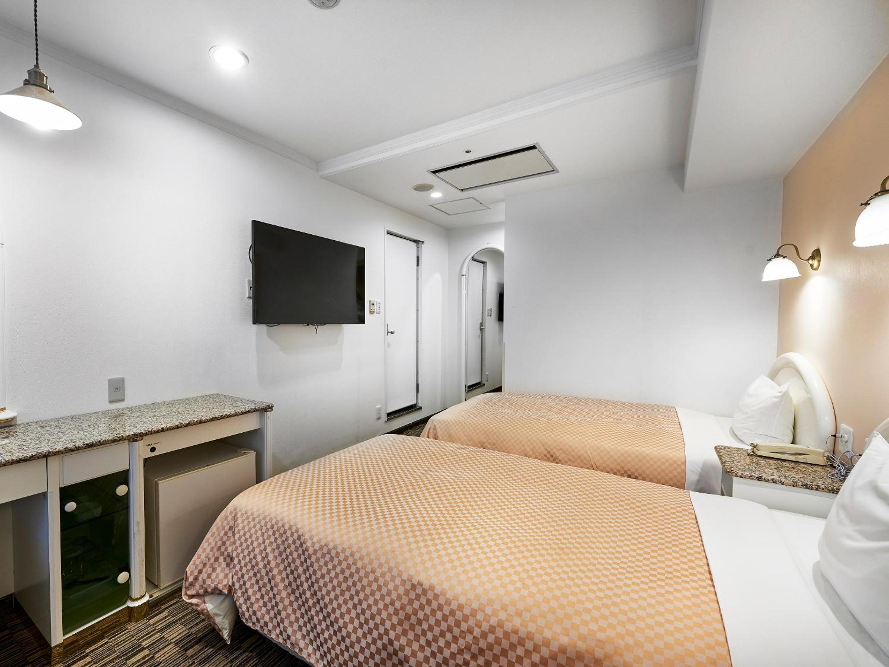 Twin Room - Non-Smoking - Photo 17