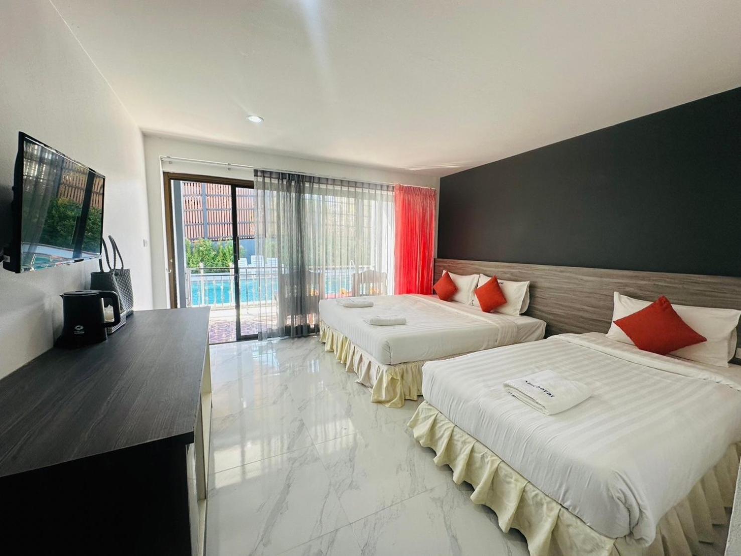 Triple Room with Pool Access