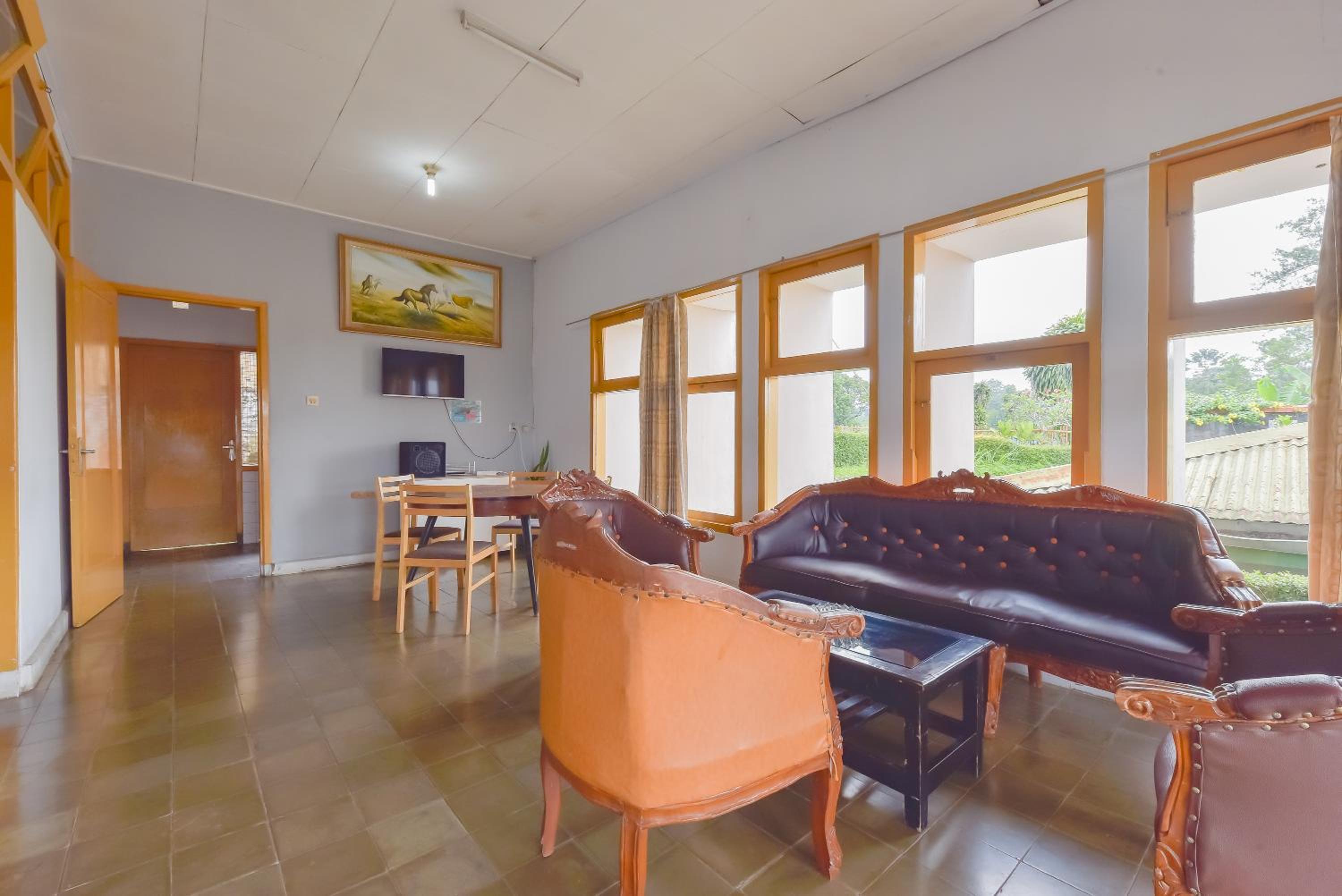Family Room - Photo 8