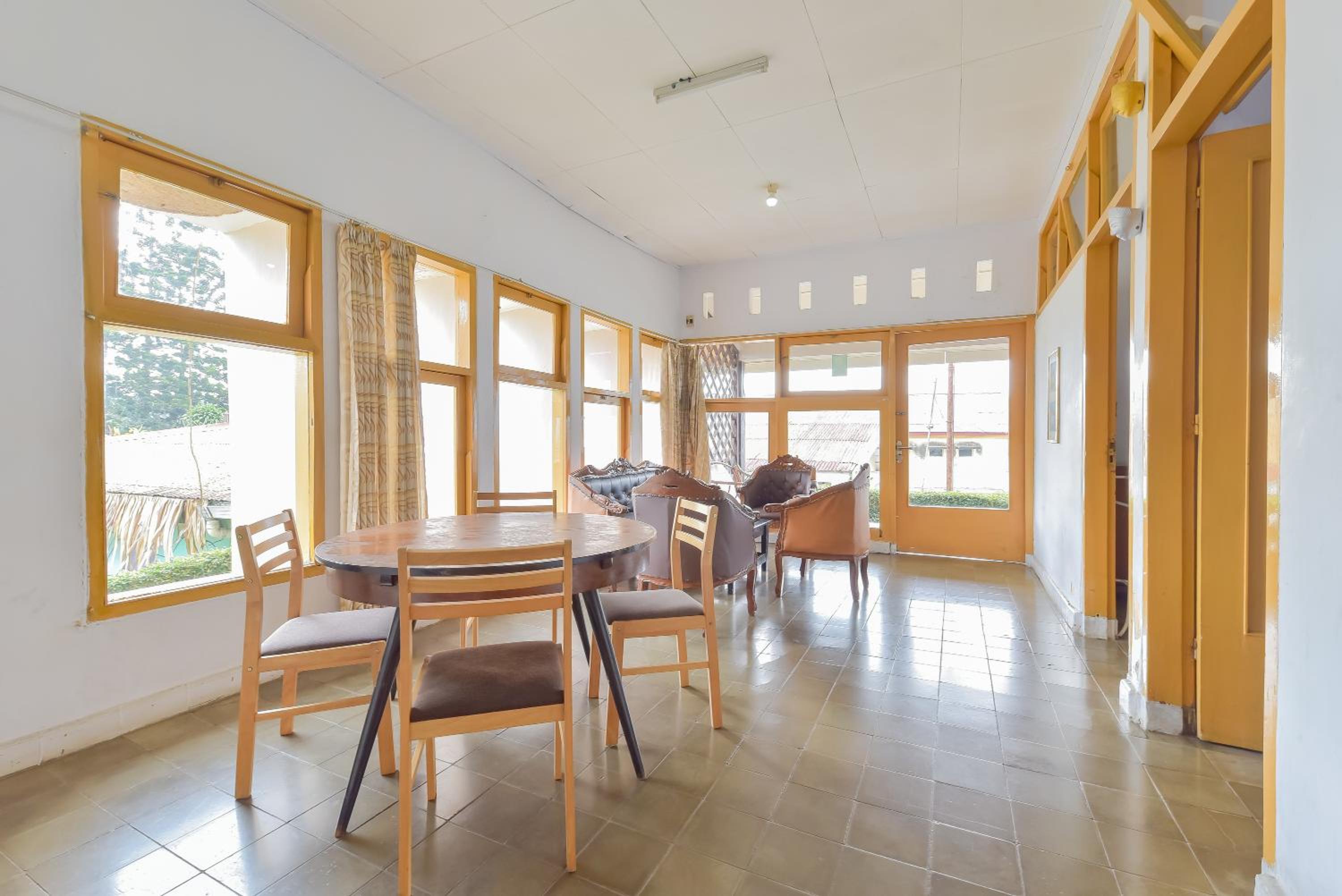 Family Room - Photo 7