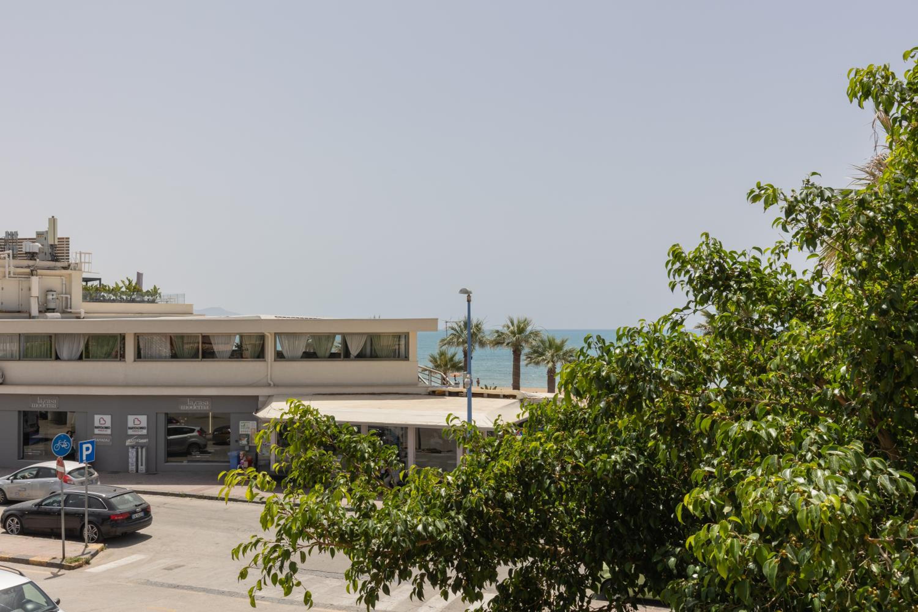 Two-Bedroom Apartment with Terrace and Sea View photo 2