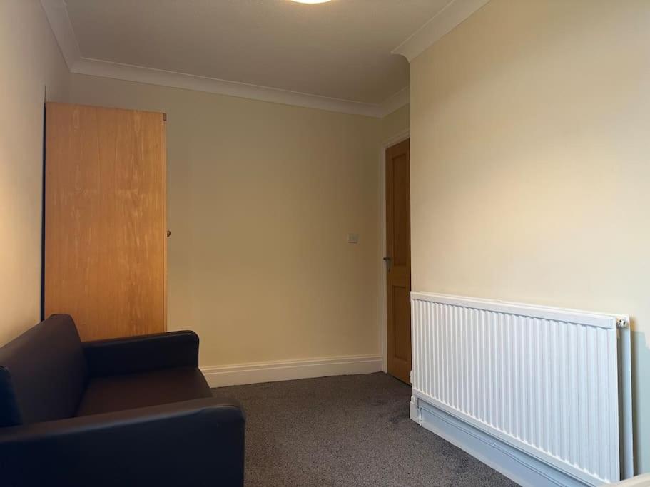 Five-Bedroom House photo 1