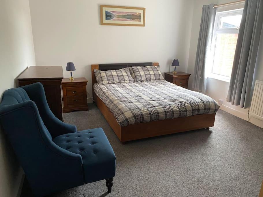 Five-Bedroom House photo 3