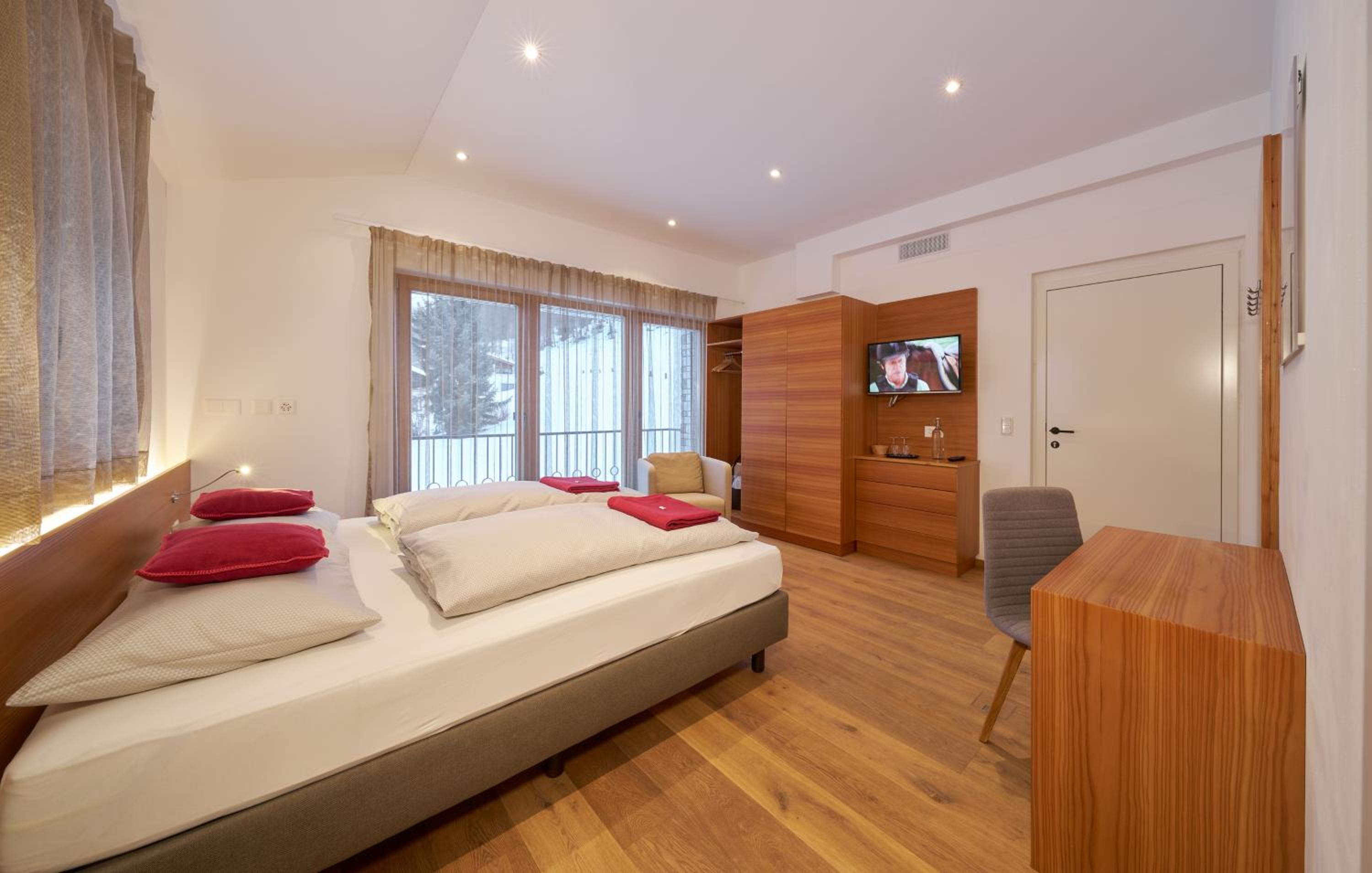 Deluxe Double Room with Balcony photo 2