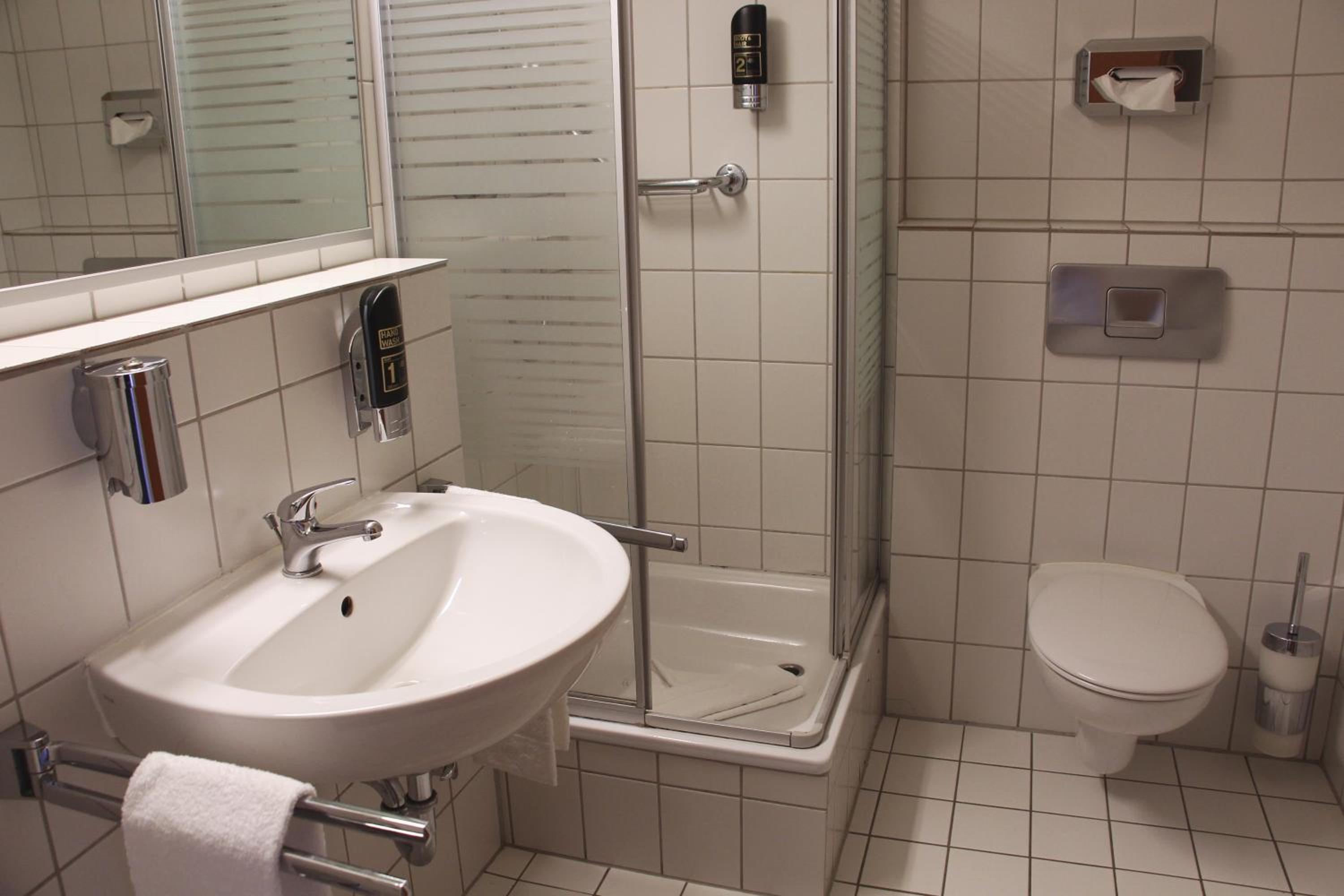 Double Room with Balcony - Photo 19