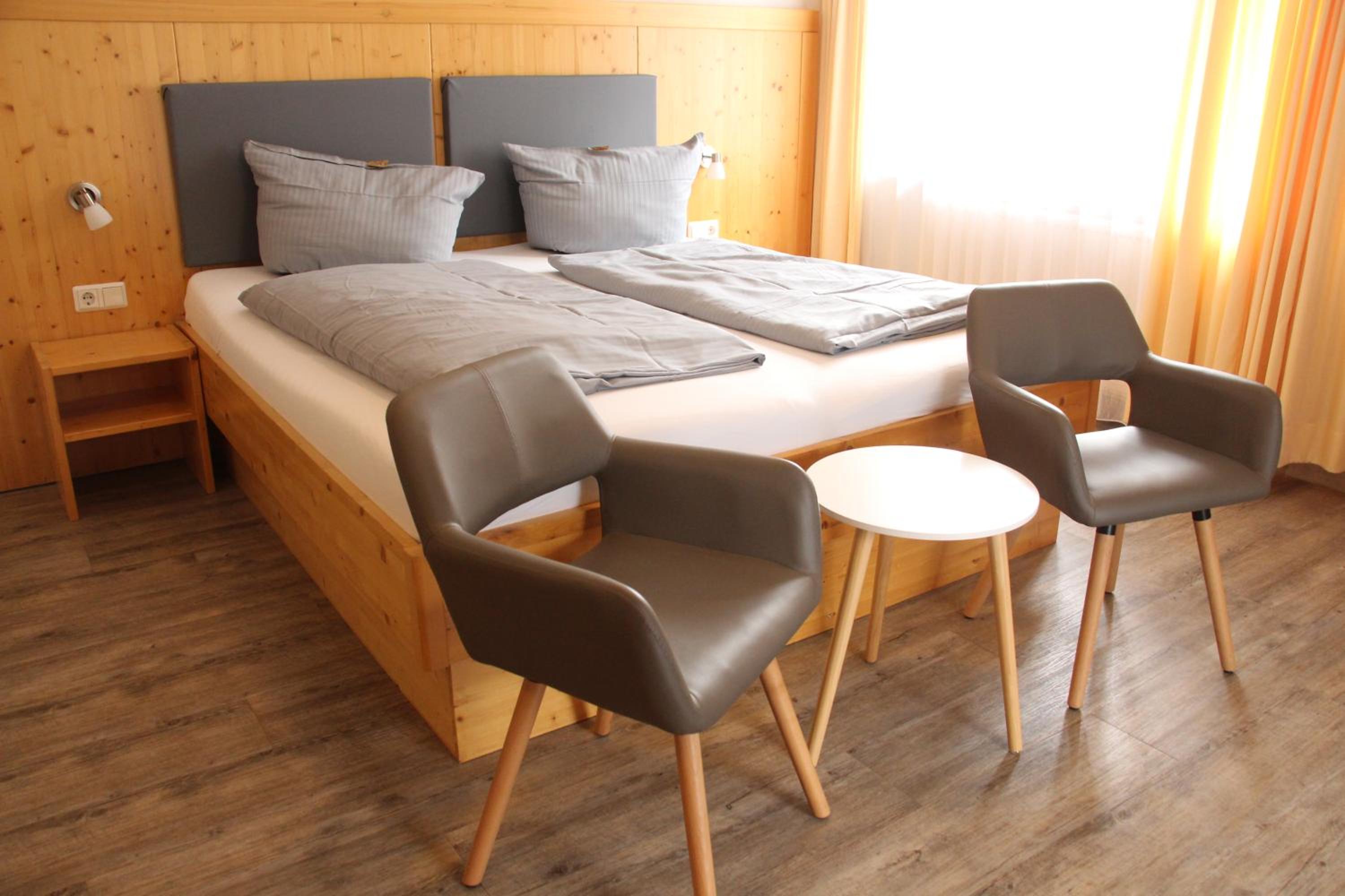 Double Room with Balcony - Photo 13