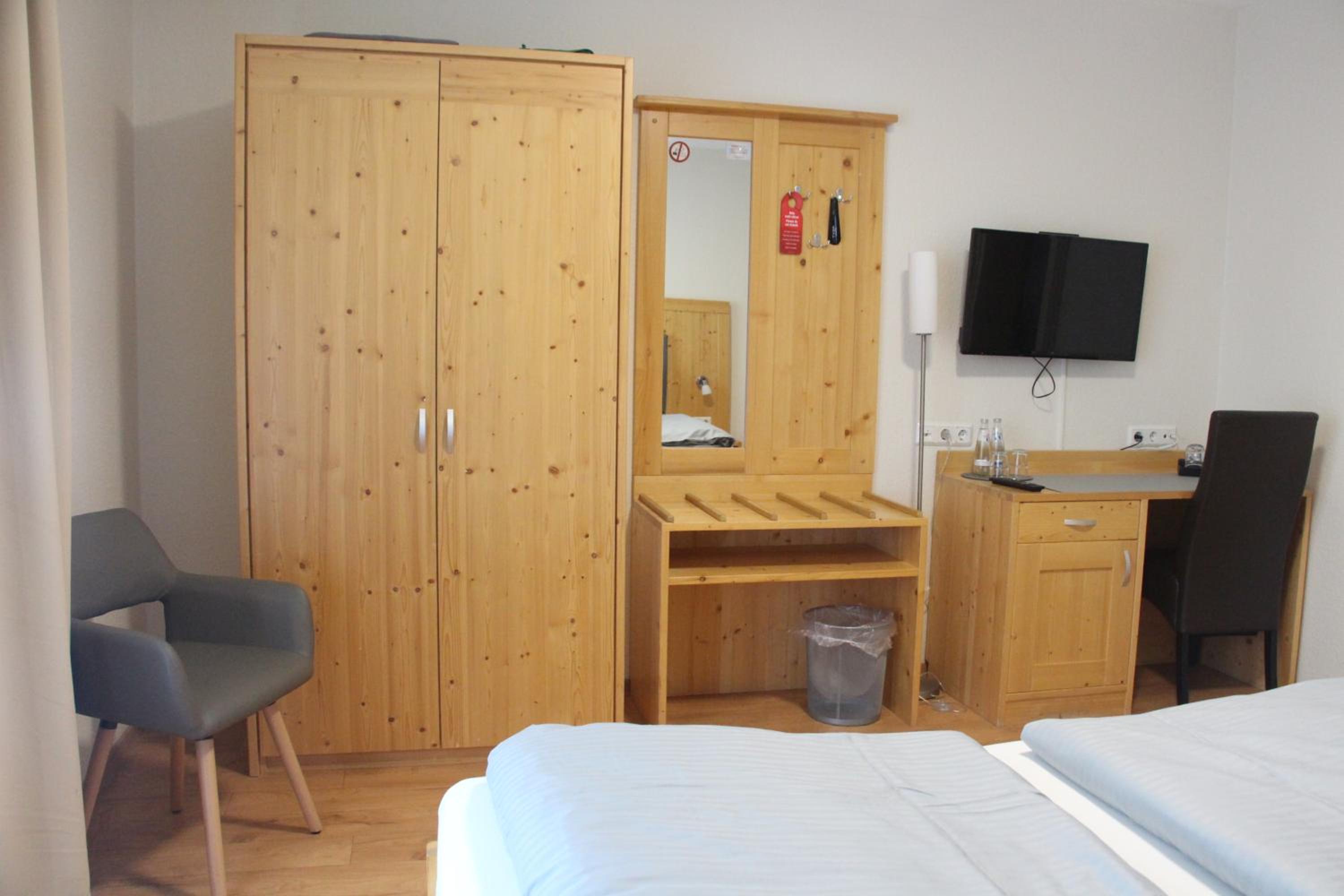 Double Room with Balcony - Photo 14