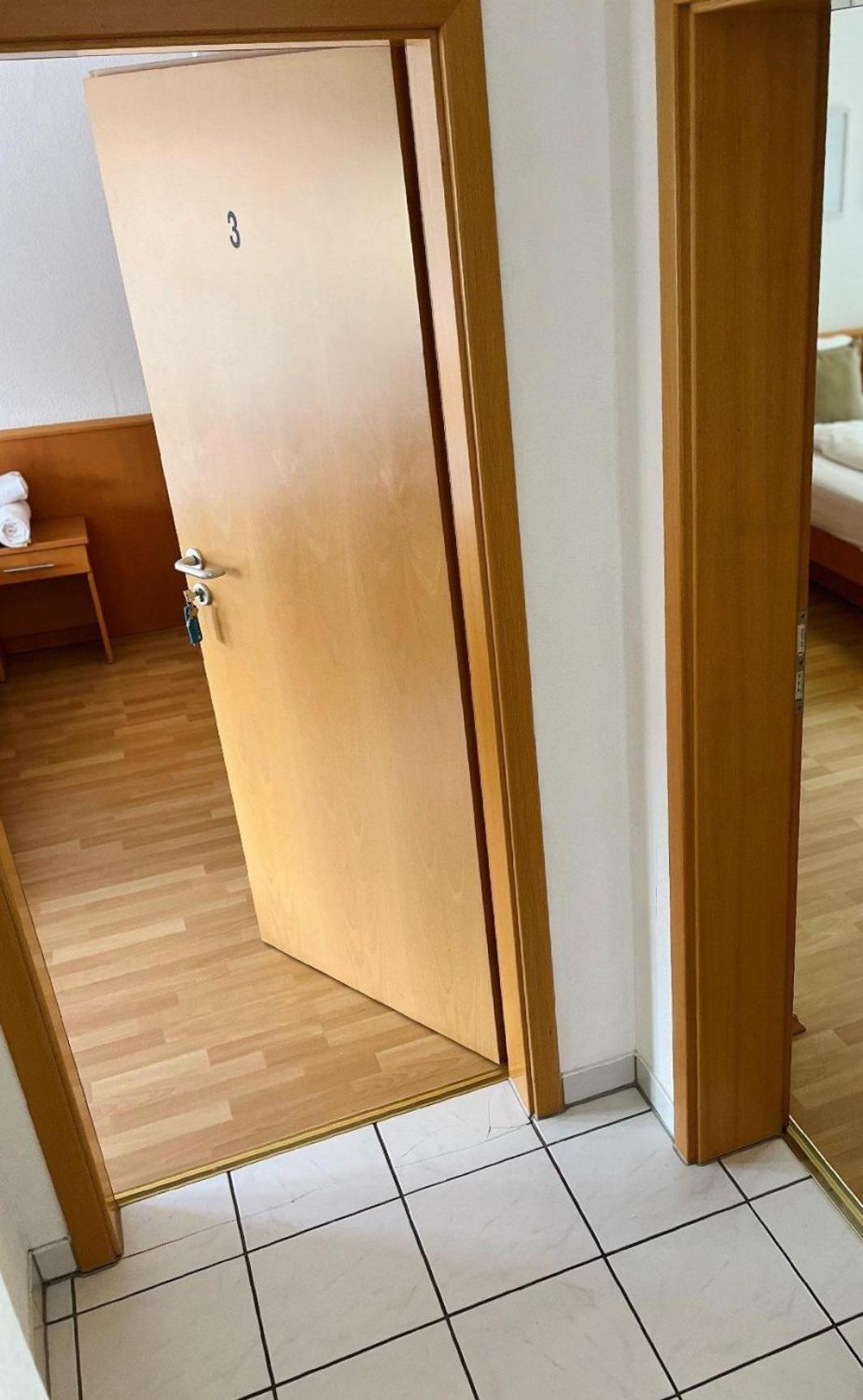 Deluxe Double Room with Balcony - Photo 7