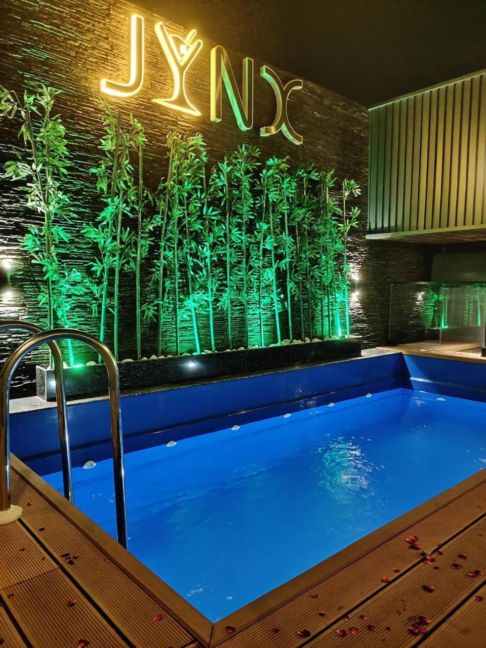 Suite with Private Pool photo 2