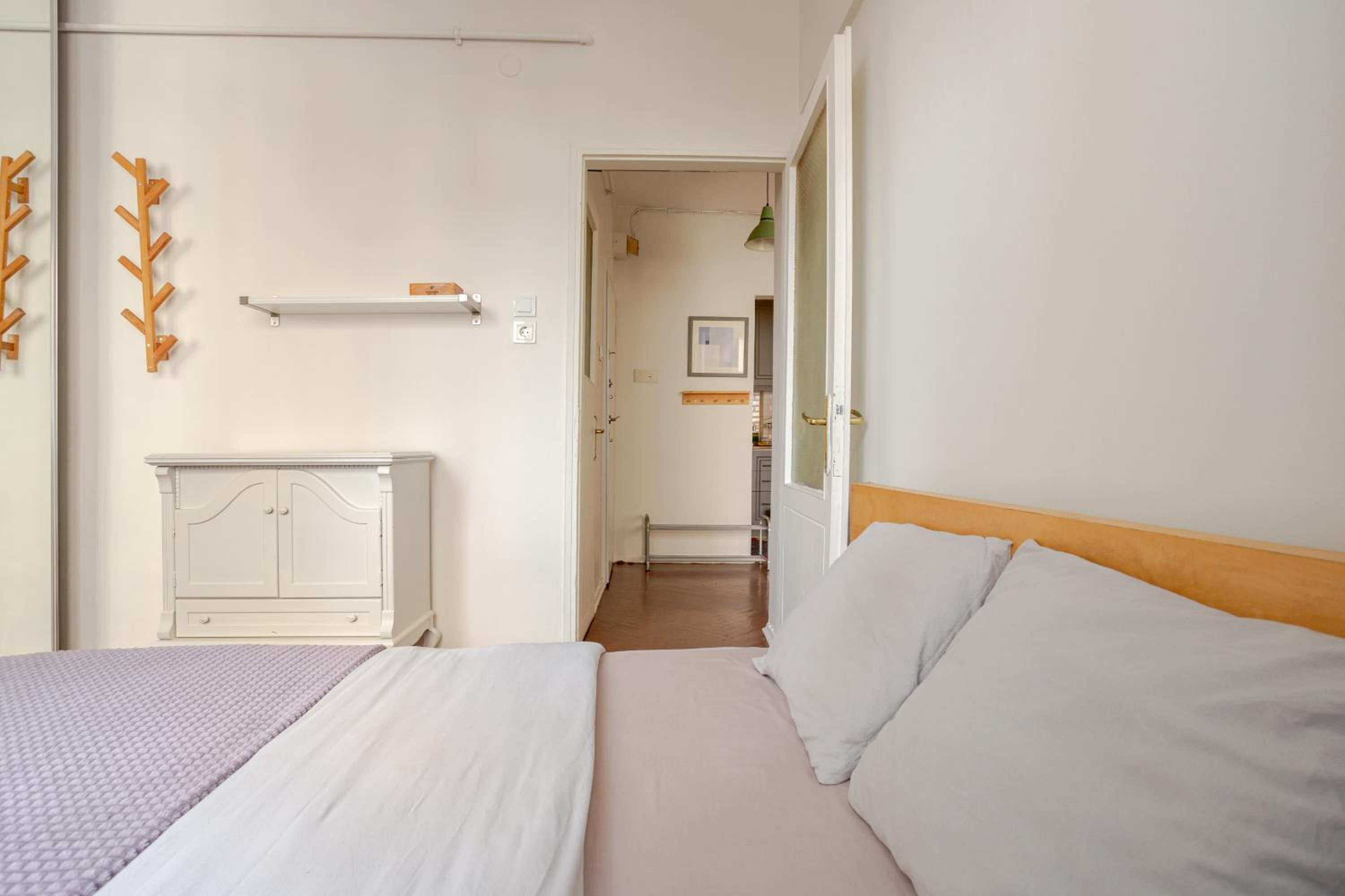 One-Bedroom Apartment photo 2