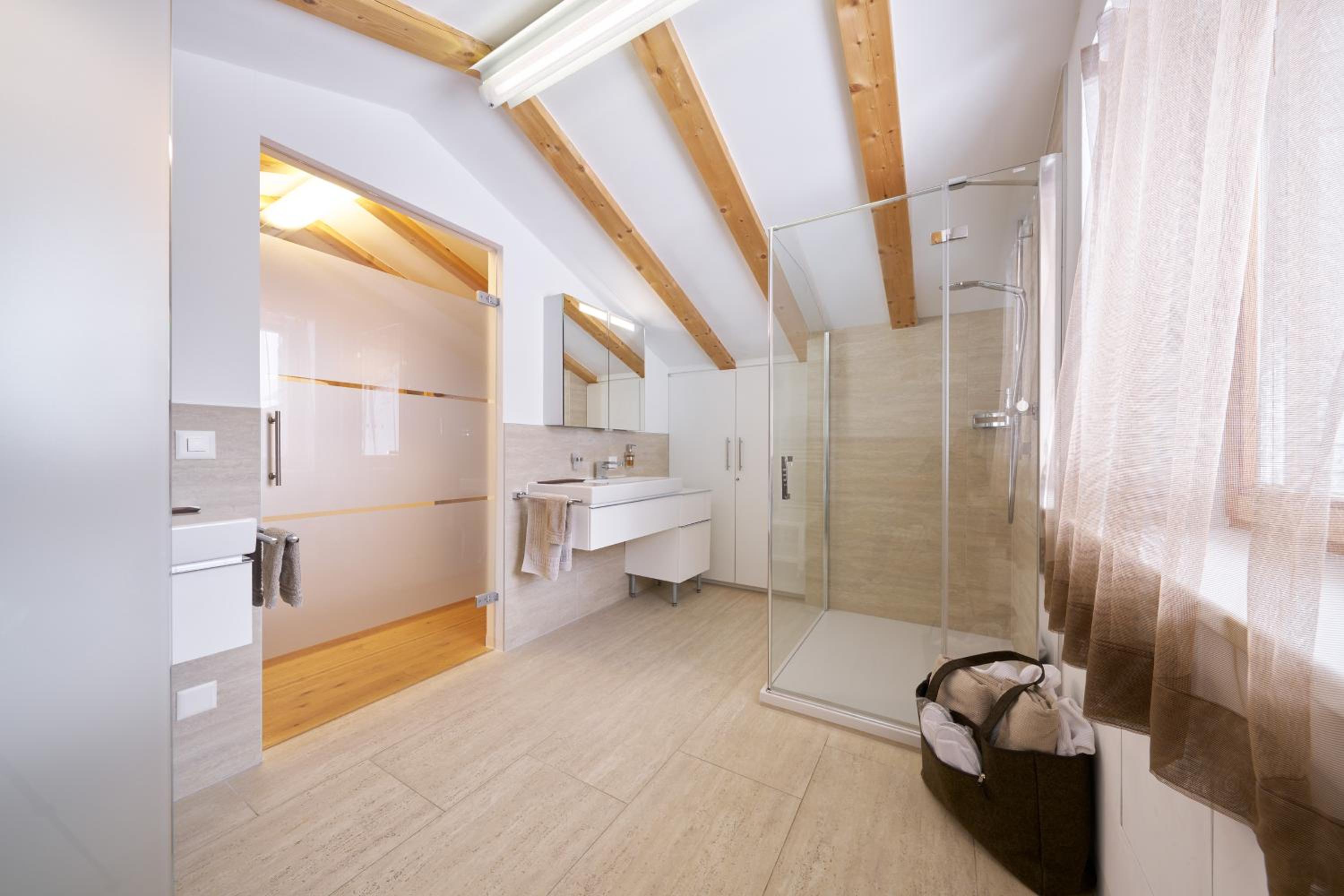 Deluxe Family Suite photo 2