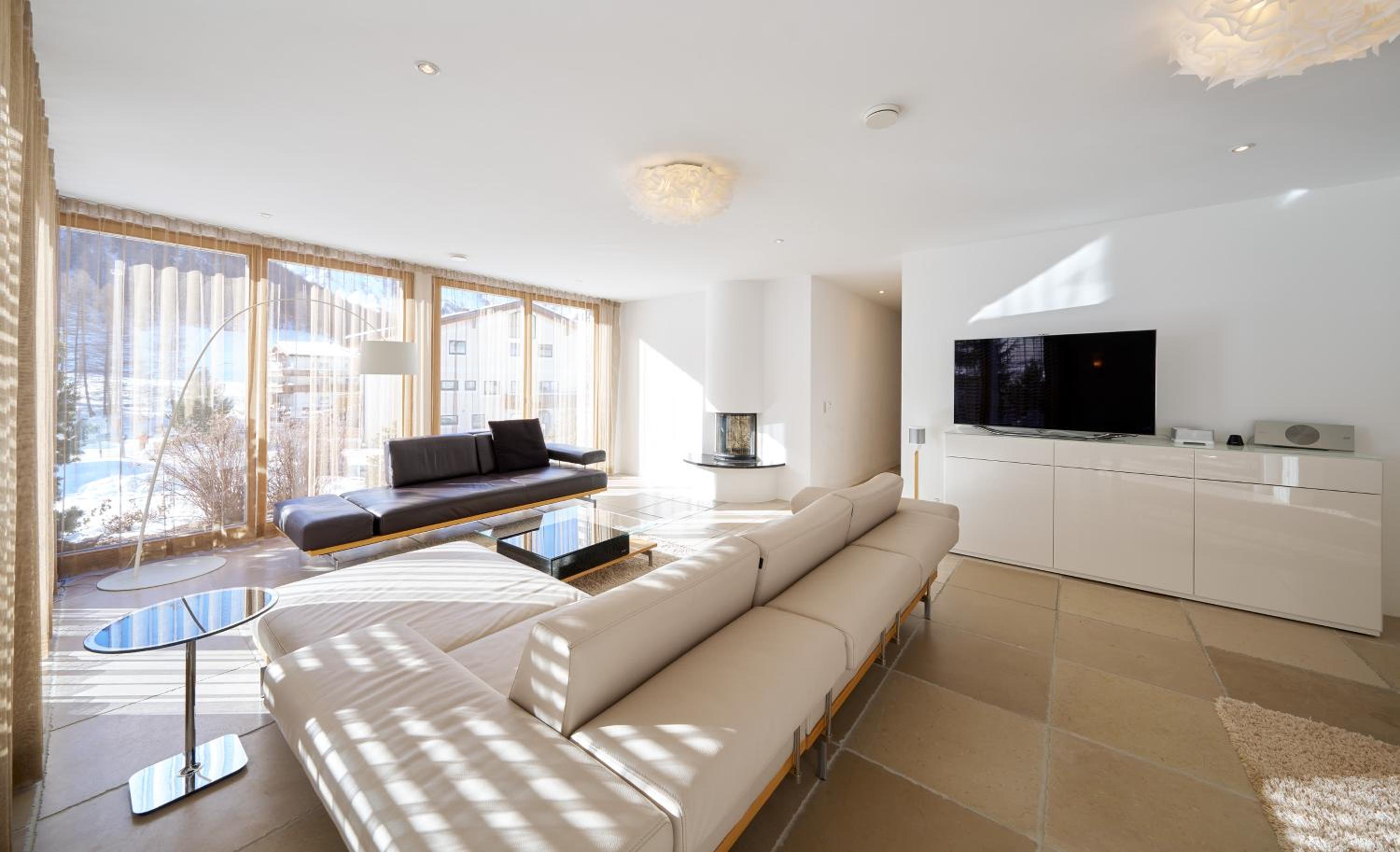 Three-Bedroom Apartment with Balcony and Terrace photo 1