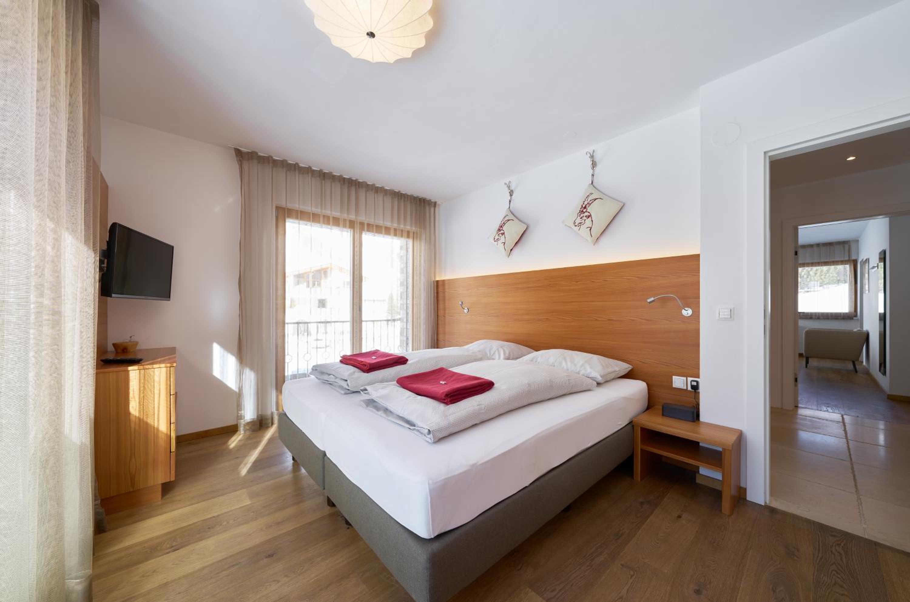 Two-Bedroom Apartment with Balcony and Terrace photo 3