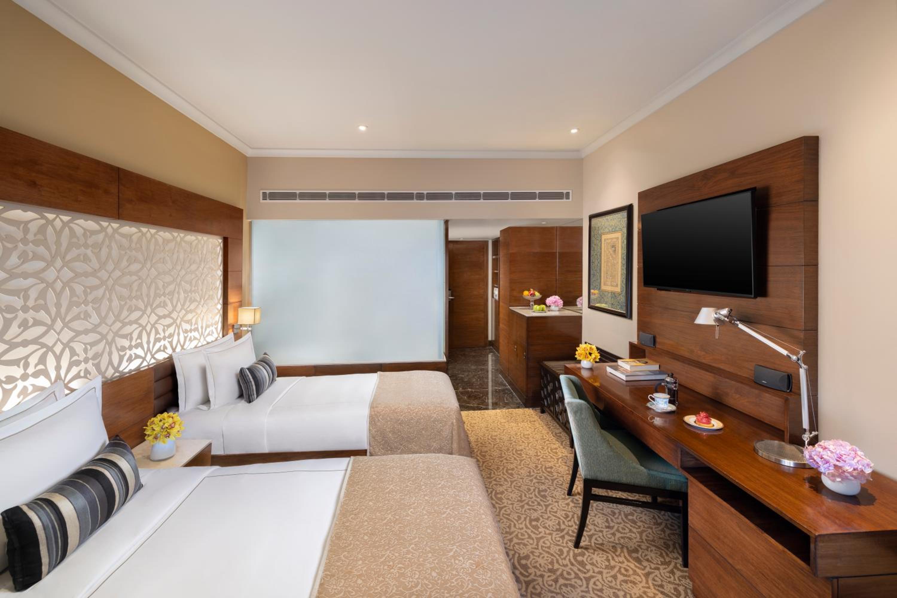 Luxury Room Twin Bed Diplomatic Enclave View - Photo 1