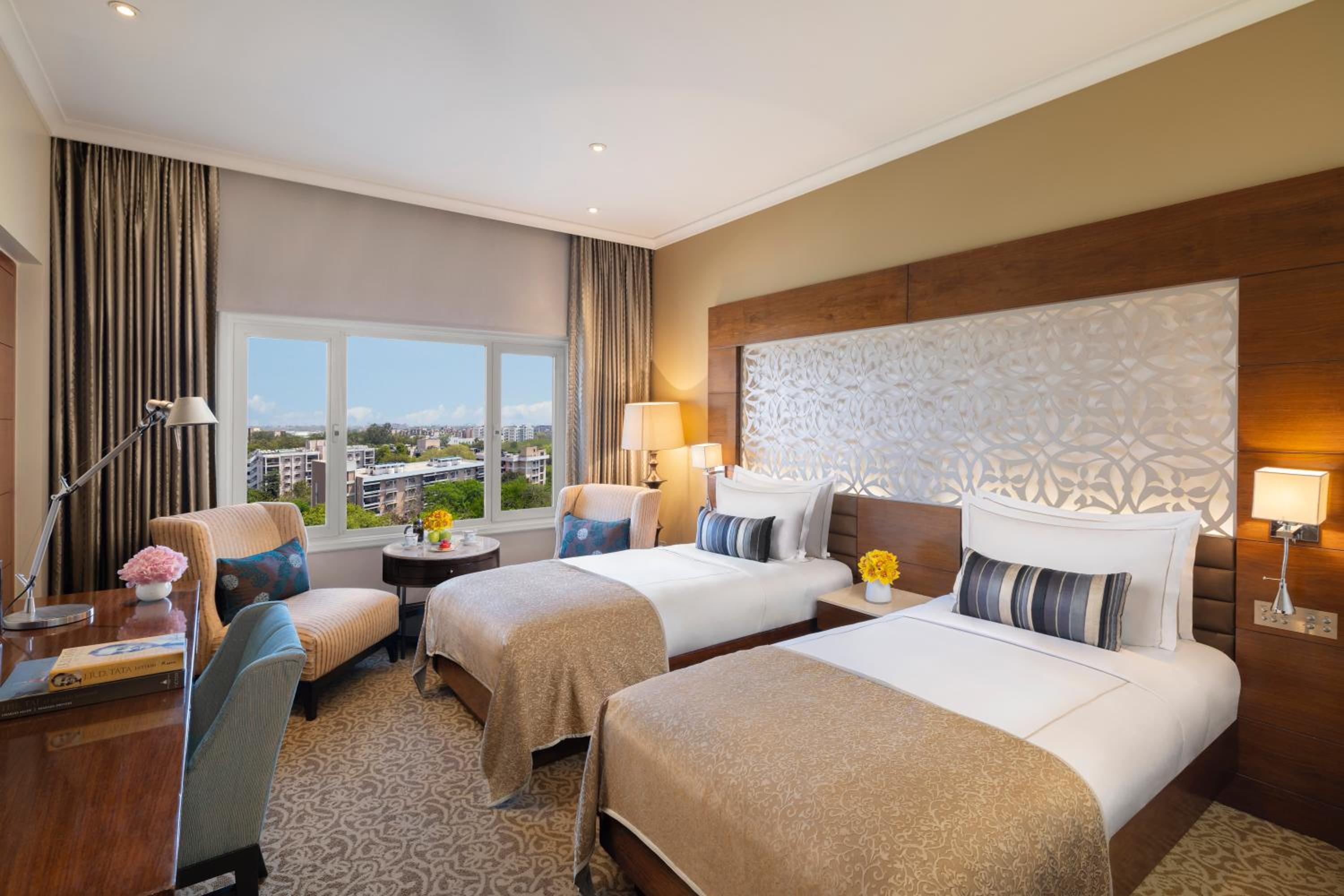 Luxury Room Twin Bed Diplomatic Enclave View - Photo 2