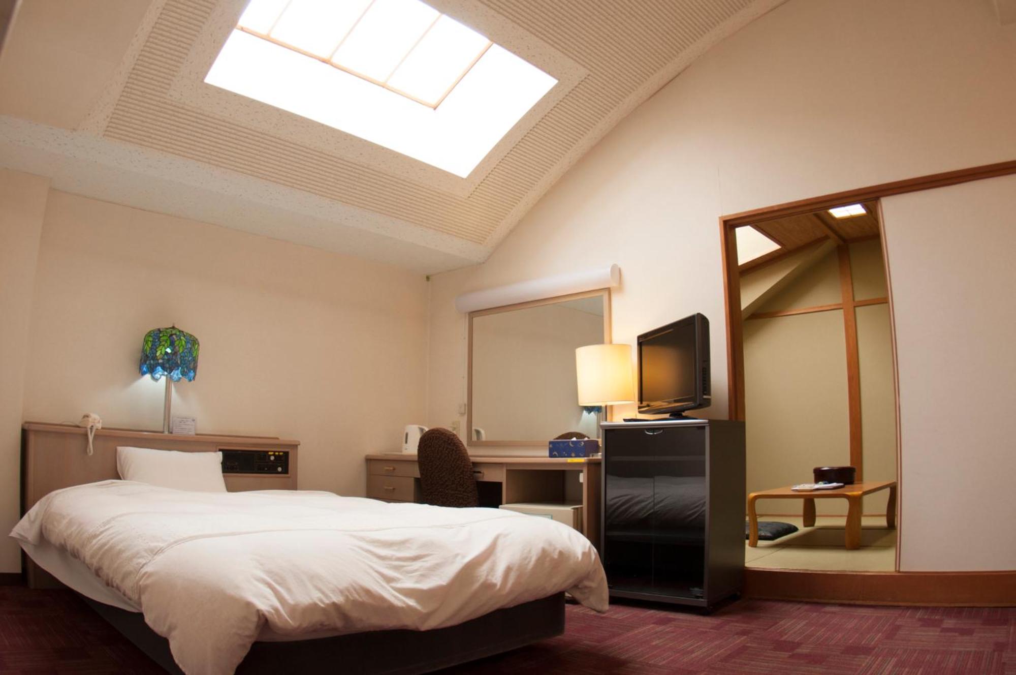 Room with Tatami Area - Smoking photo 3