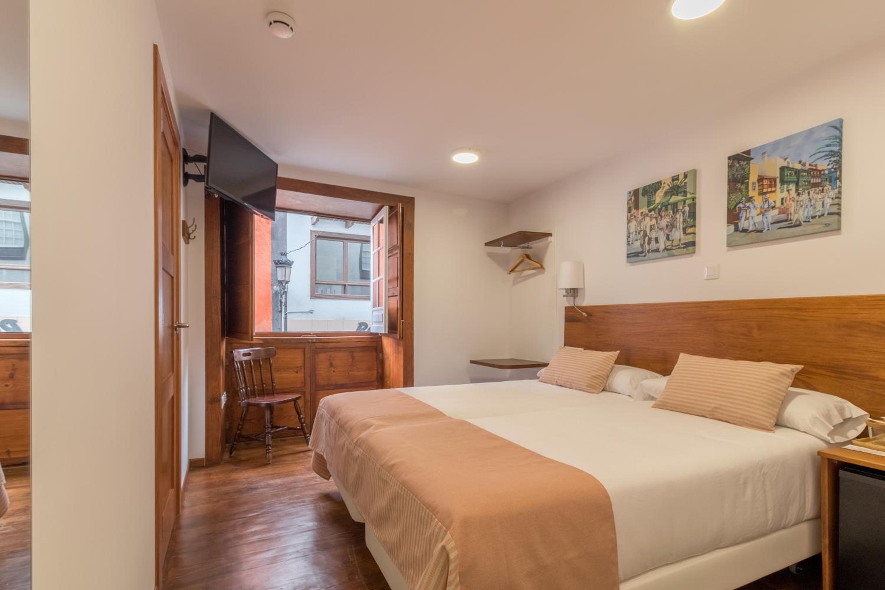 Habitación Doble con Baño Privado