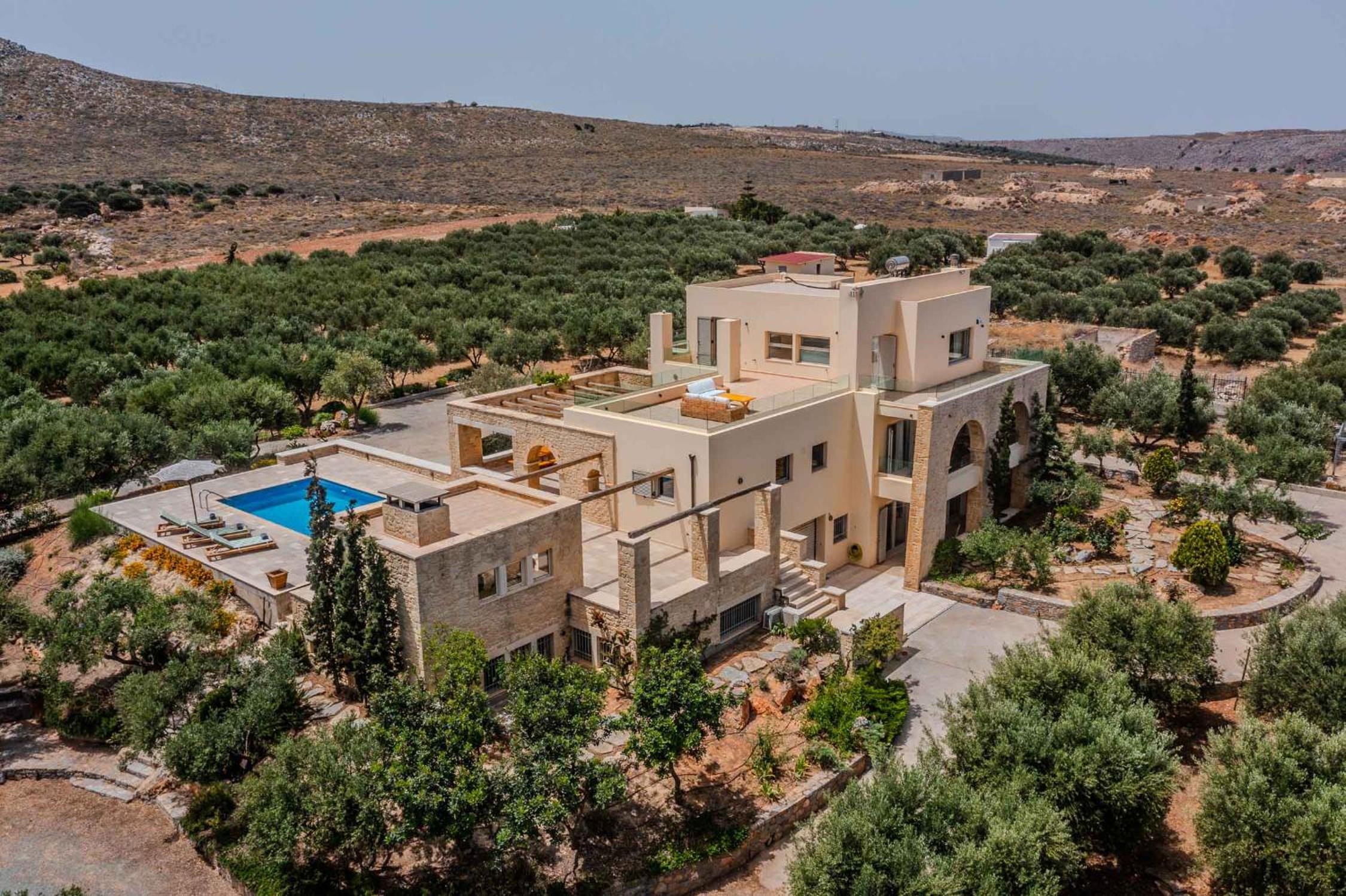 Three-Bedroom Villa photo 3