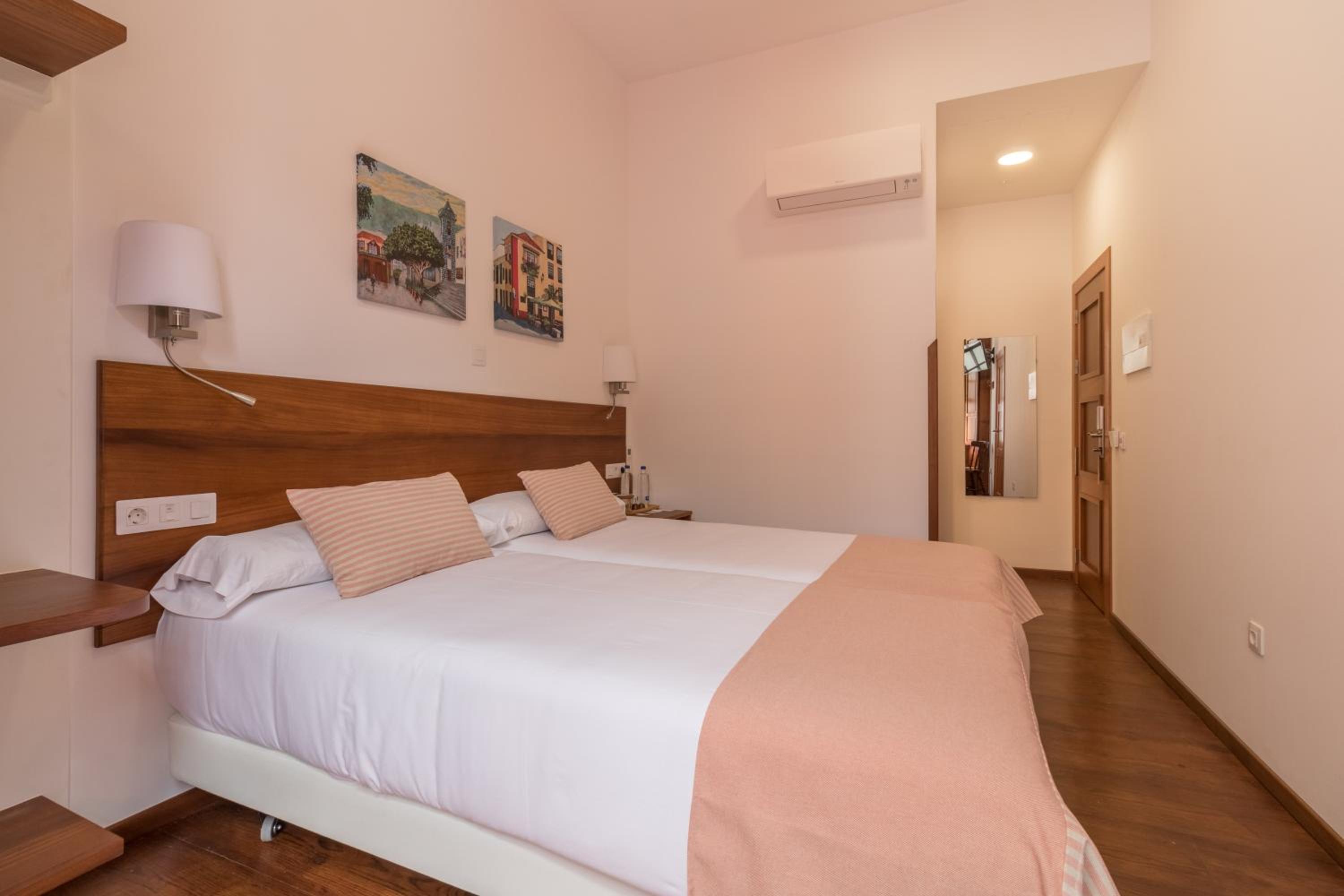 Habitación Doble con Baño Privado