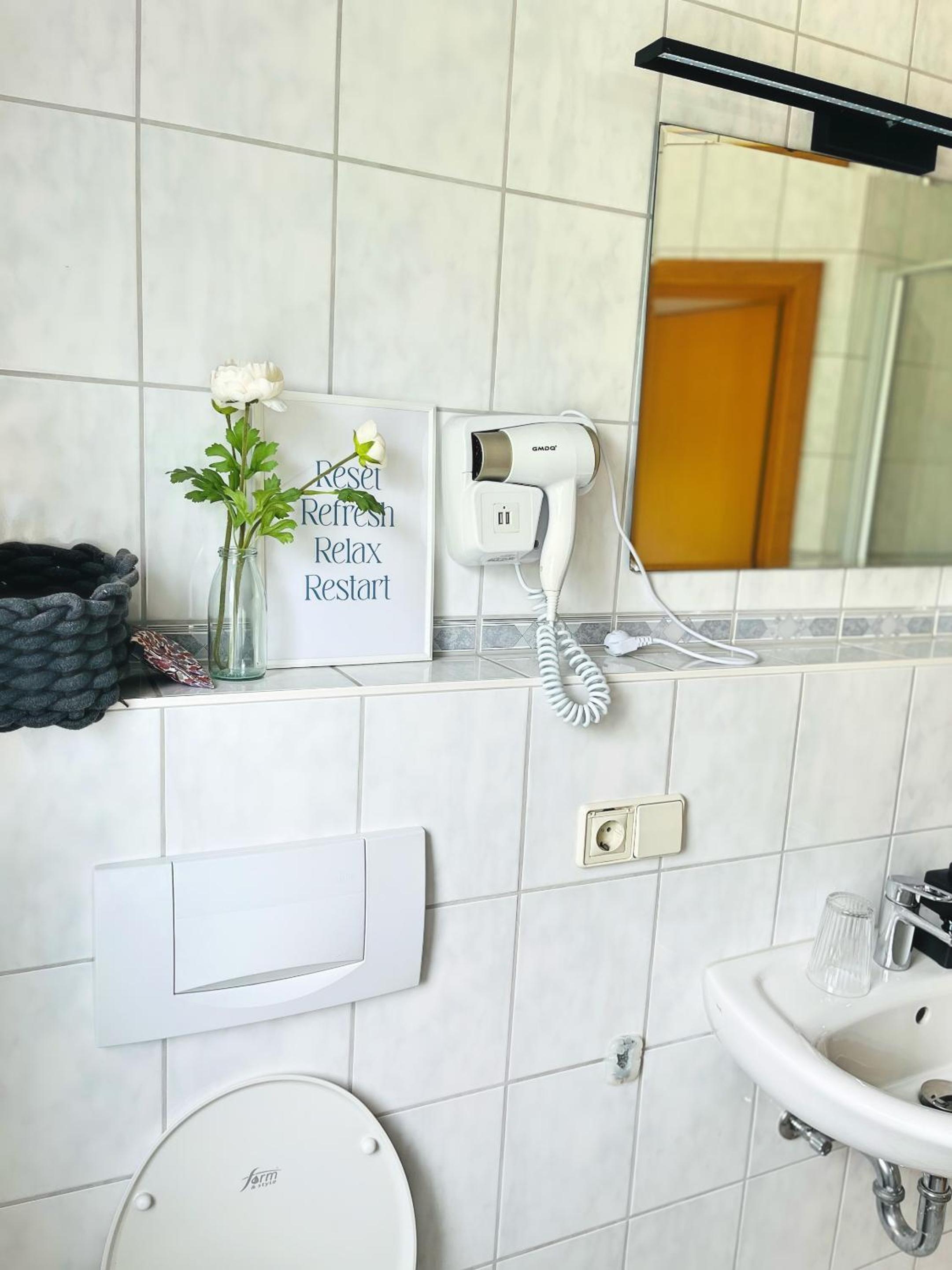 Double Room with Private Bathroom - Photo 3