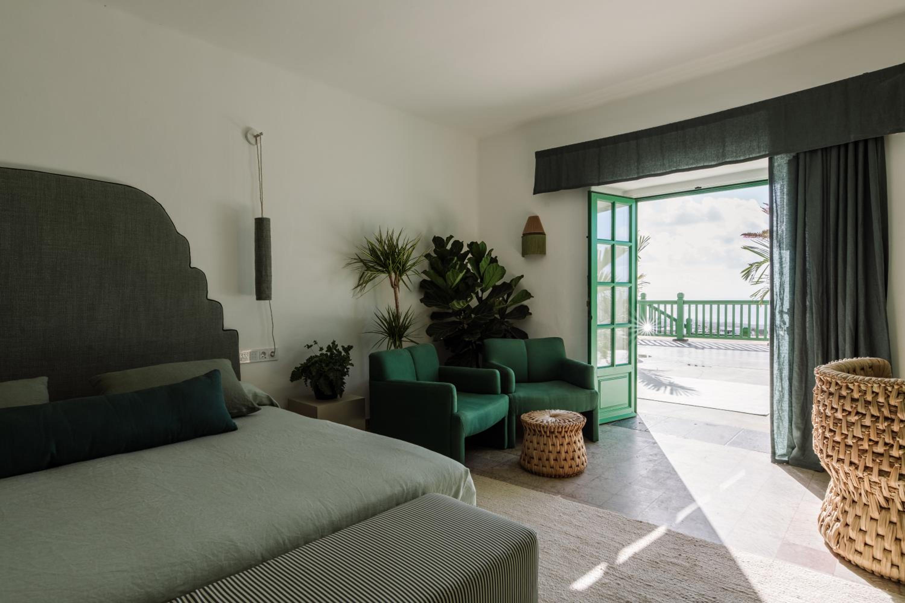 Deluxe Double Room with Balcony photo 2