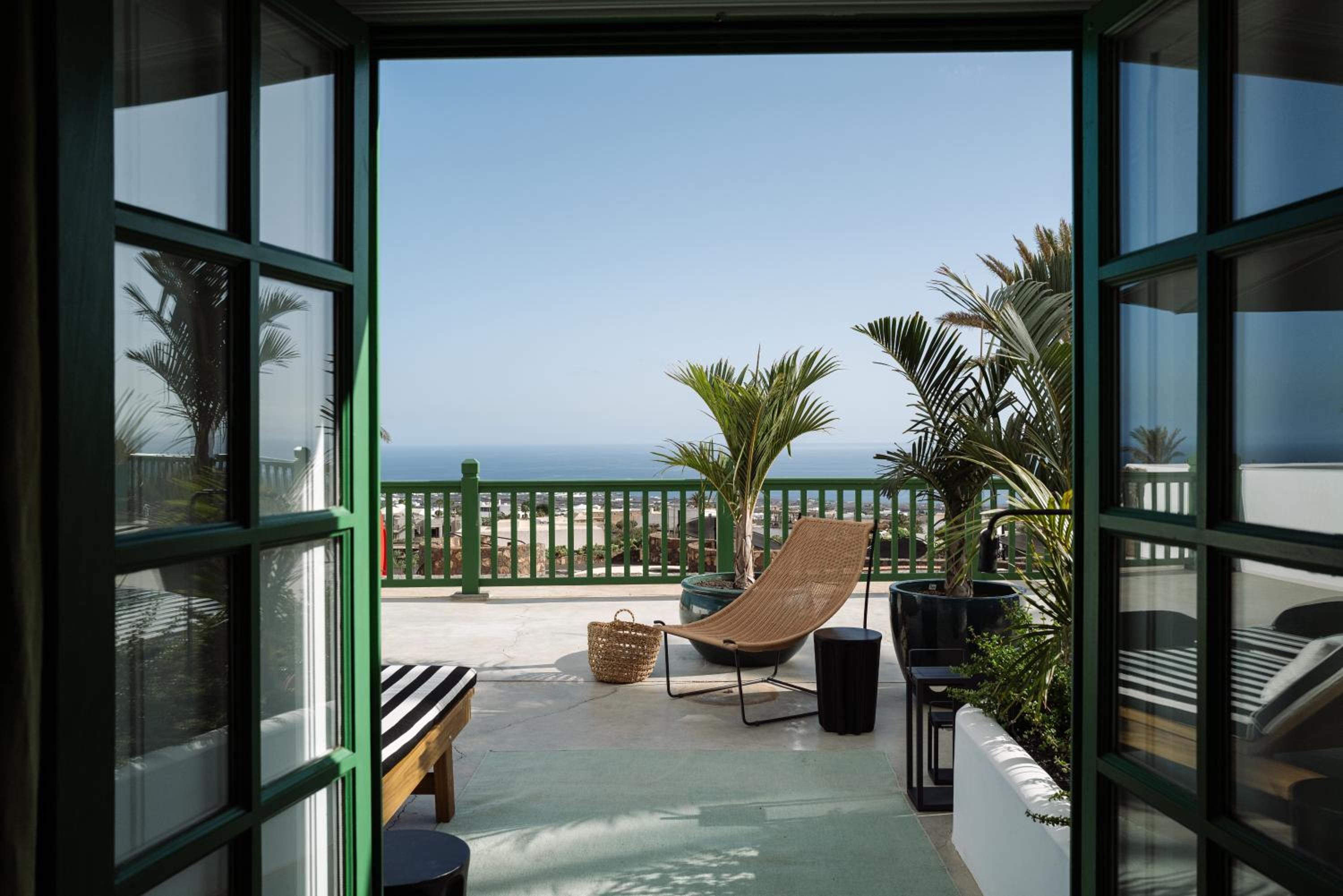 Habitación Doble Deluxe con Balcón y Vista al Mar Habitación Doble Deluxe con Balcón y Vista al Mar