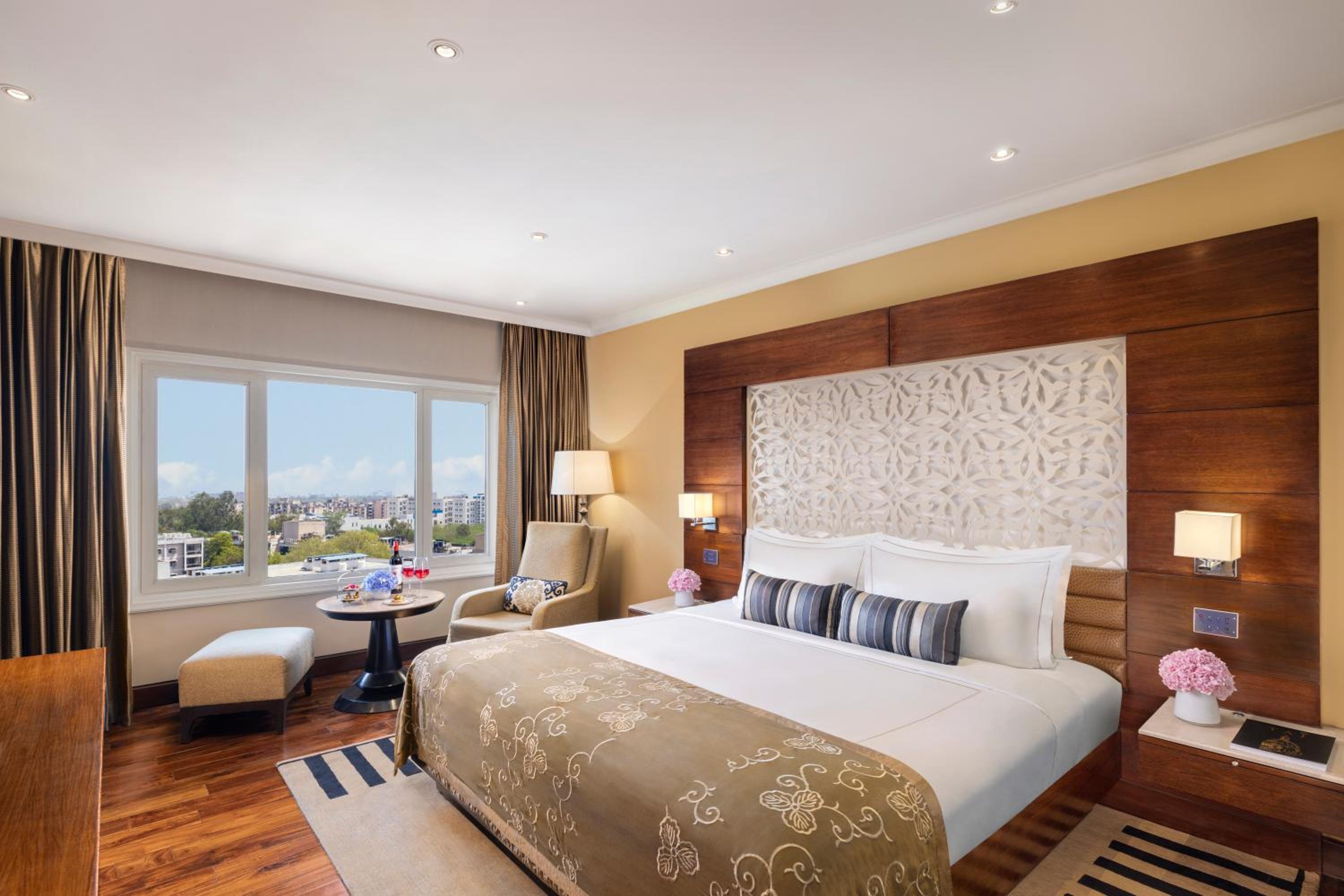 Taj Club Suite King Bed Diplomatic Enclave View - Photo 2