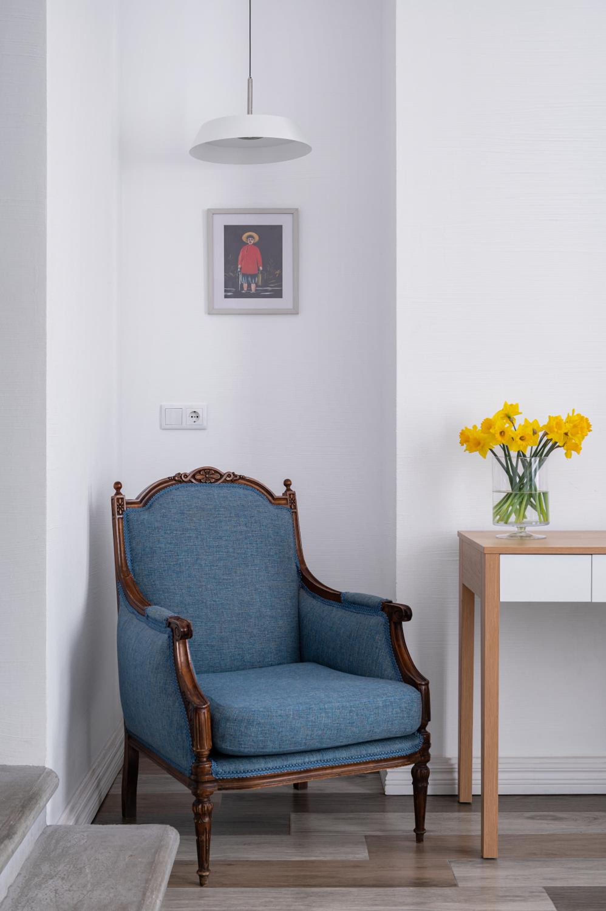 Family Room with Balcony - Photo 4