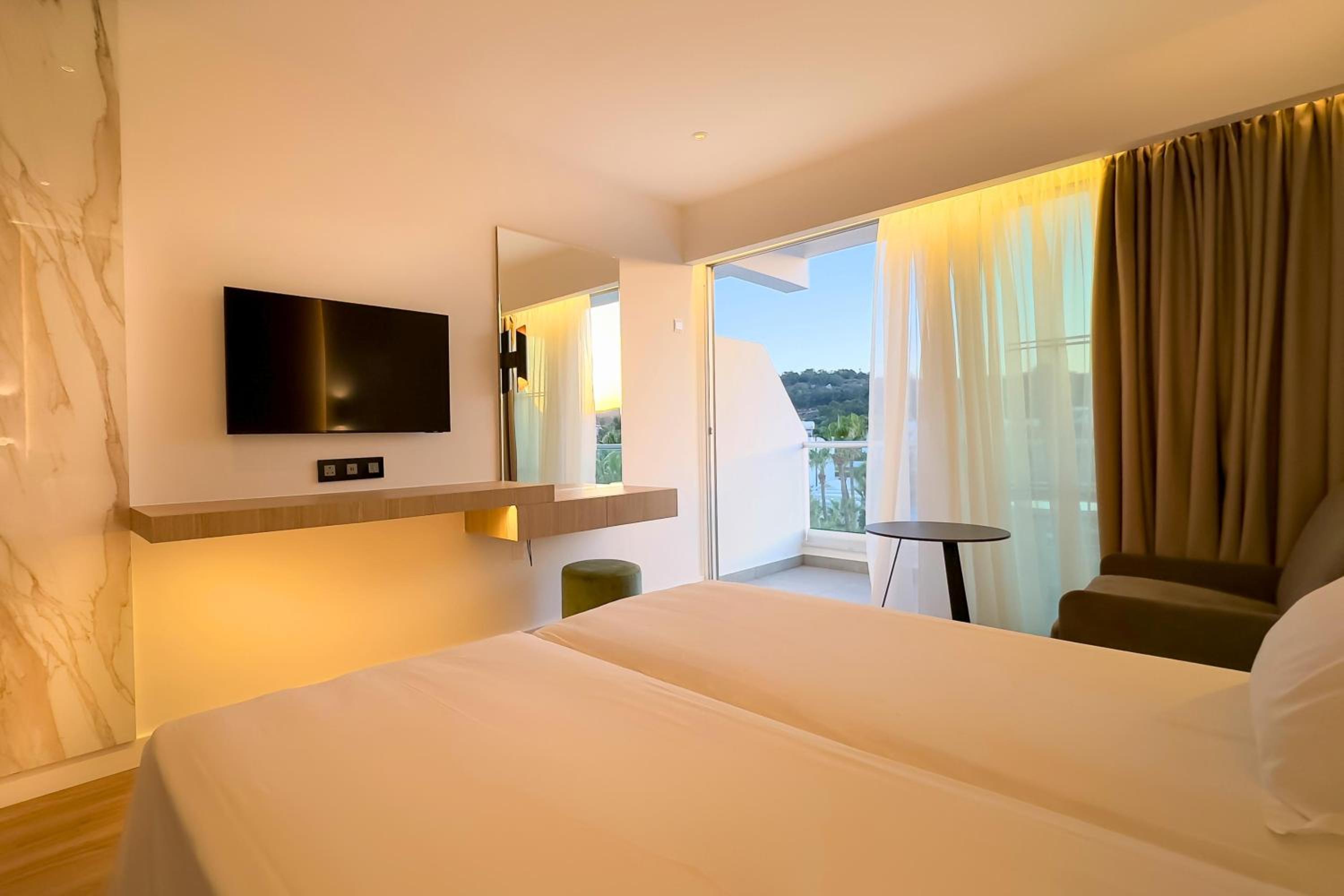 Superior Double or Twin Room with Inland View - Photo 5