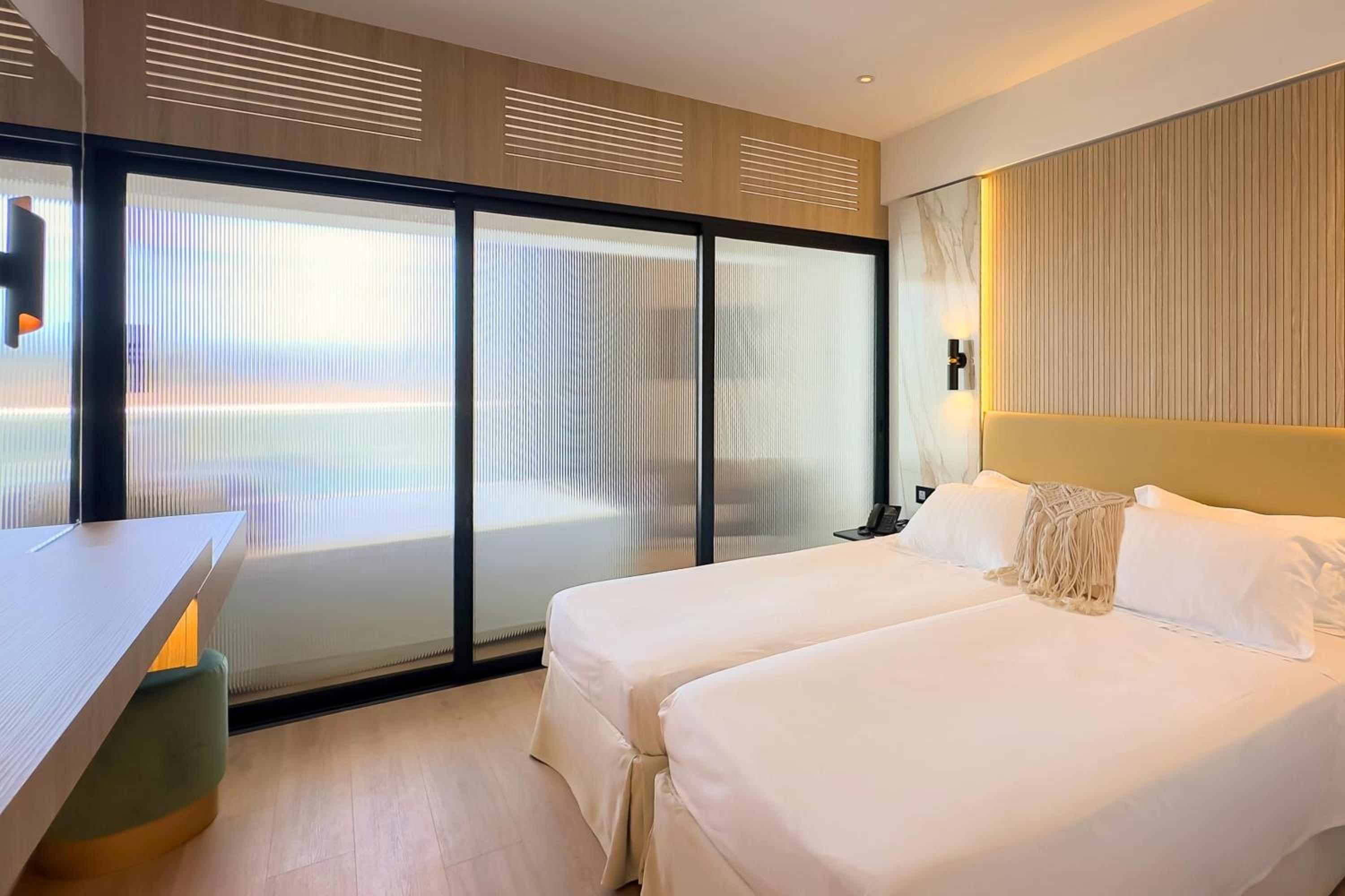 Superior Family Room with Sea View - Photo 5