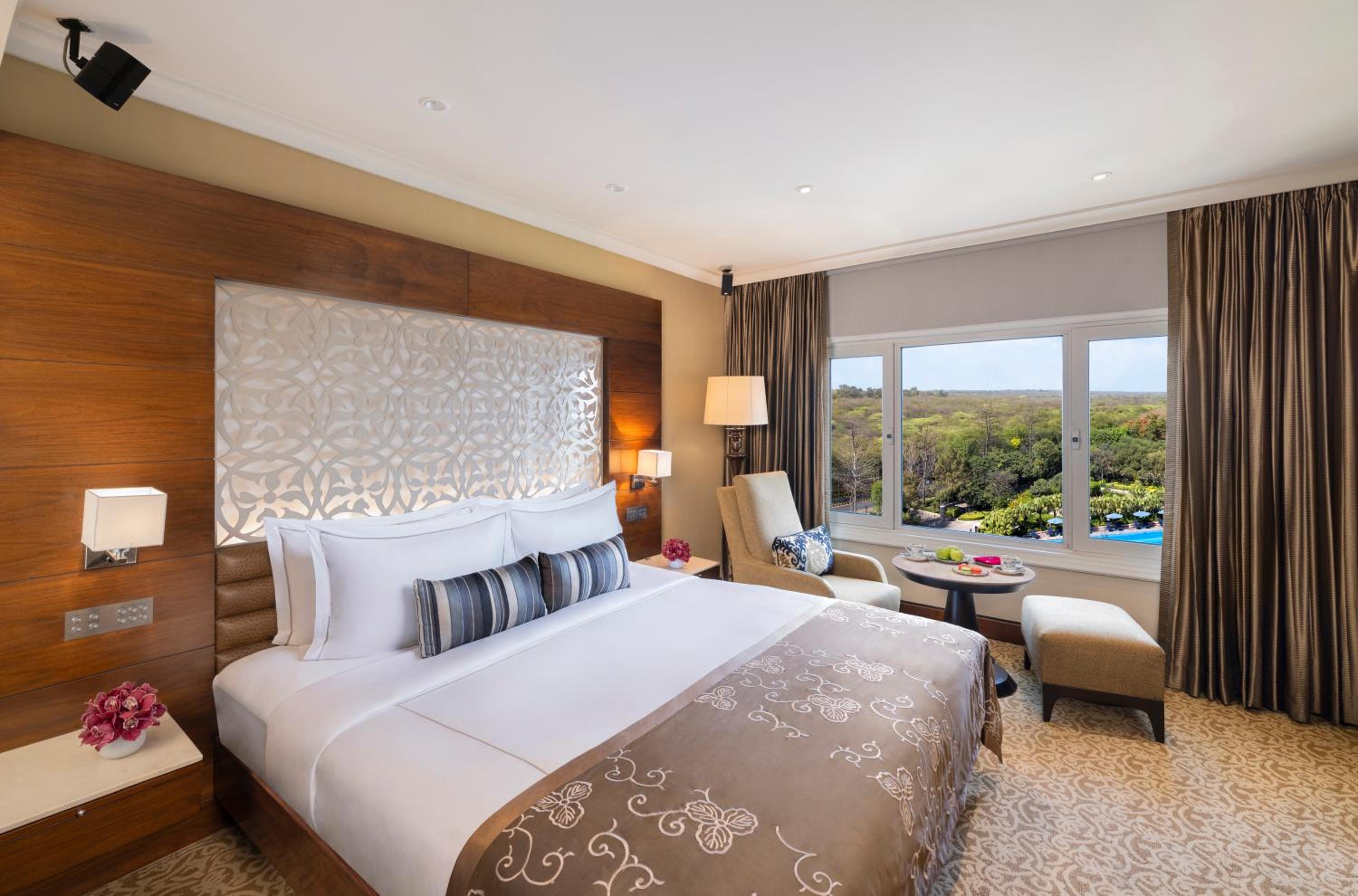 Luxury Suite King Bed Pool View - Photo 1