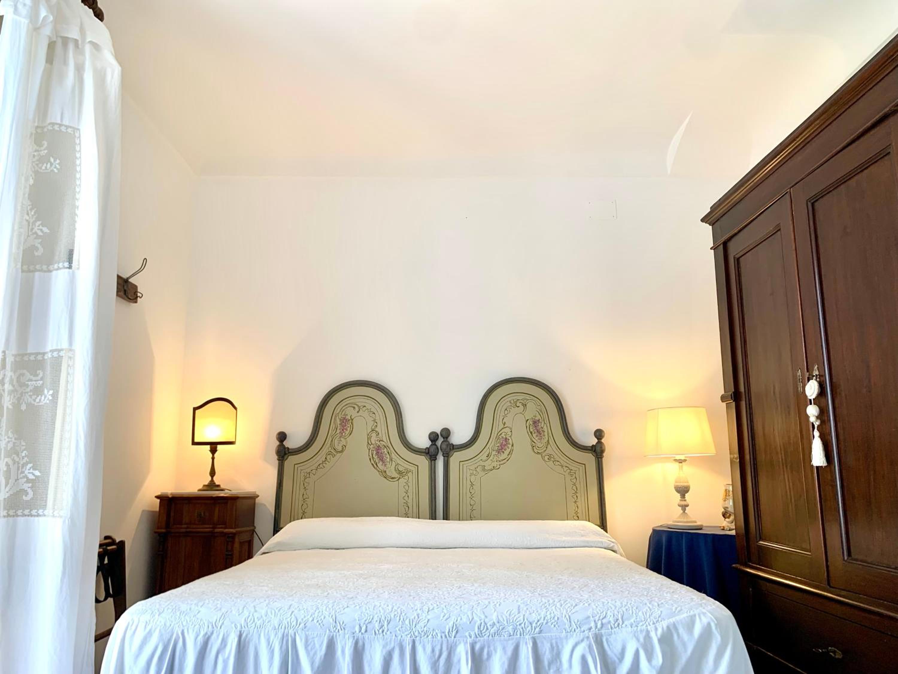 Double Room - Photo 12