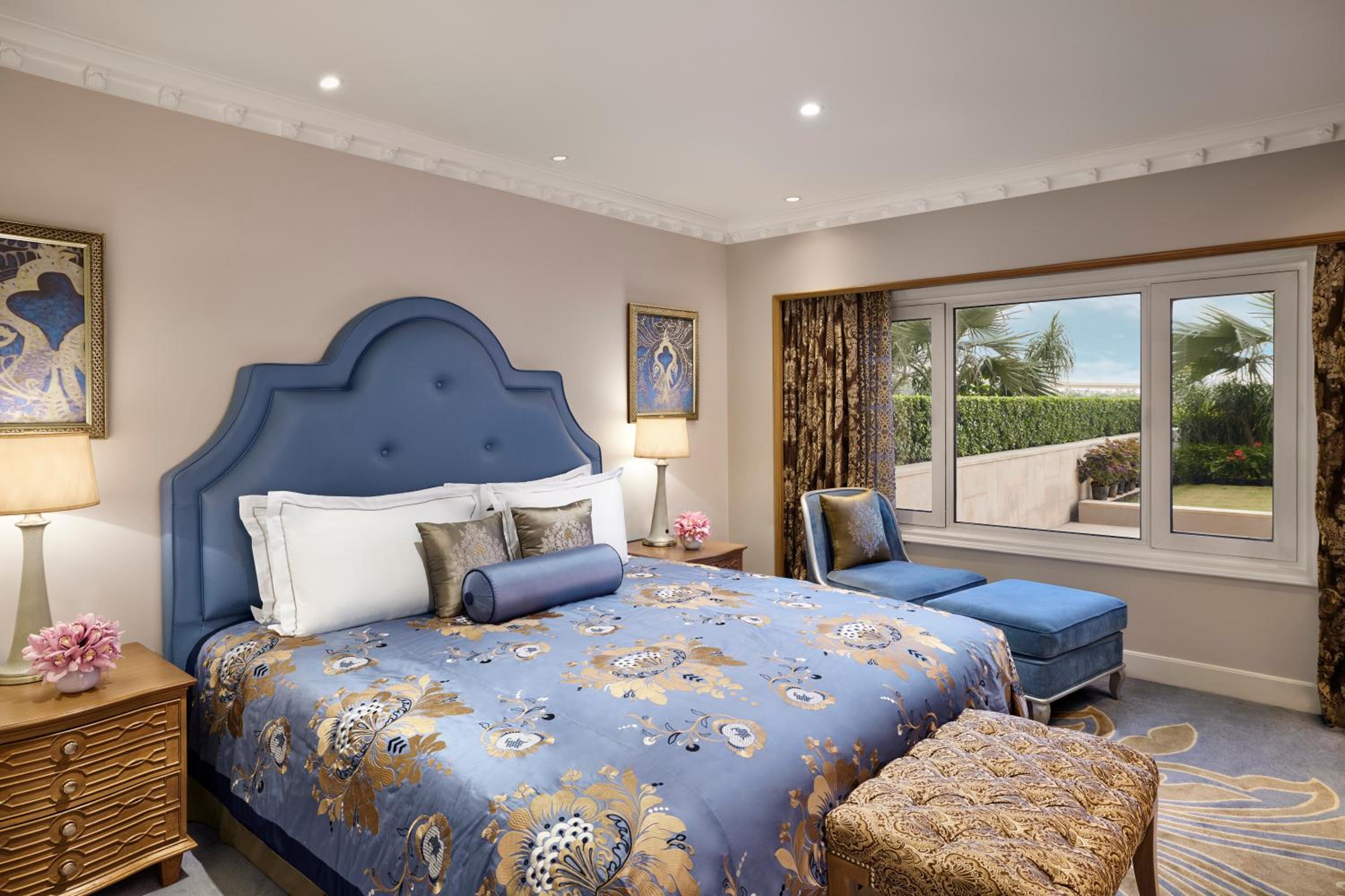 Garden Luxury Suite King Bed Pool View - Photo 7