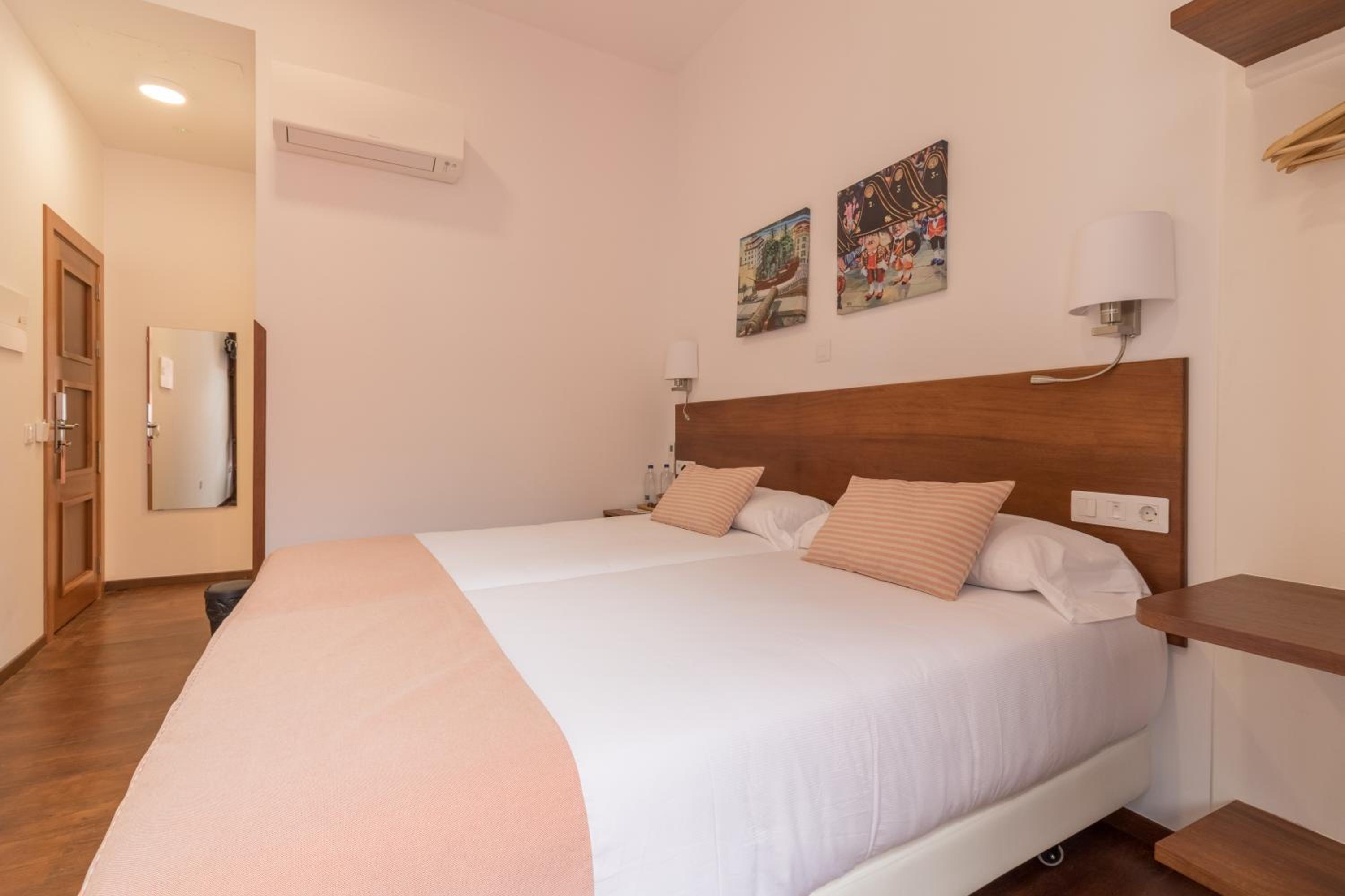 Habitación Doble con Baño Privado